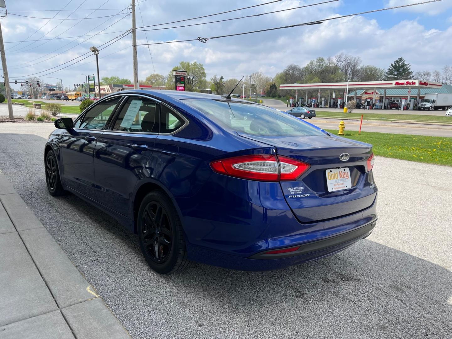 2014 Deep Impact Blue Ford Fusion SE (1FA6P0HD9E5) with an 1.5L L4 DOHC 16V engine, located at 1633 W Kimberly, Davenport, IA, 52806, (563) 323-5341, 41.559456, -90.598732 - Photo#3