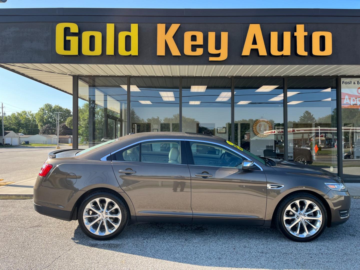 2015 Caribou Metallic Ford Taurus Limited FWD (1FAHP2F85FG) with an 3.5L V6 DOHC 24V engine, 6-Speed Automatic transmission, located at 1633 W Kimberly, Davenport, IA, 52806, (563) 323-5341, 41.559456, -90.598732 - Photo#0