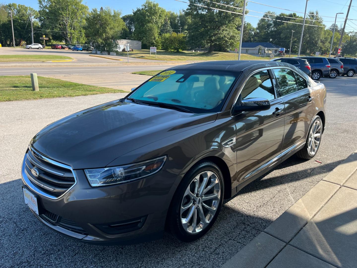 2015 Caribou Metallic Ford Taurus Limited FWD (1FAHP2F85FG) with an 3.5L V6 DOHC 24V engine, 6-Speed Automatic transmission, located at 1633 W Kimberly, Davenport, IA, 52806, (563) 323-5341, 41.559456, -90.598732 - Photo#2