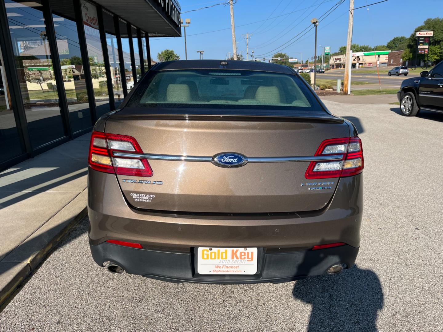 2015 Caribou Metallic Ford Taurus Limited FWD (1FAHP2F85FG) with an 3.5L V6 DOHC 24V engine, 6-Speed Automatic transmission, located at 1633 W Kimberly, Davenport, IA, 52806, (563) 323-5341, 41.559456, -90.598732 - Photo#4