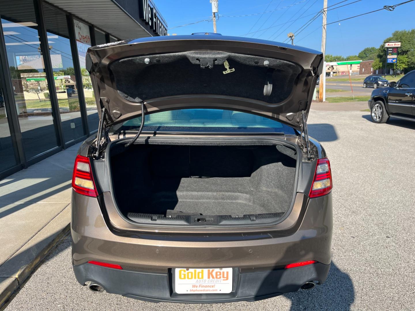 2015 Caribou Metallic Ford Taurus Limited FWD (1FAHP2F85FG) with an 3.5L V6 DOHC 24V engine, 6-Speed Automatic transmission, located at 1633 W Kimberly, Davenport, IA, 52806, (563) 323-5341, 41.559456, -90.598732 - Photo#5