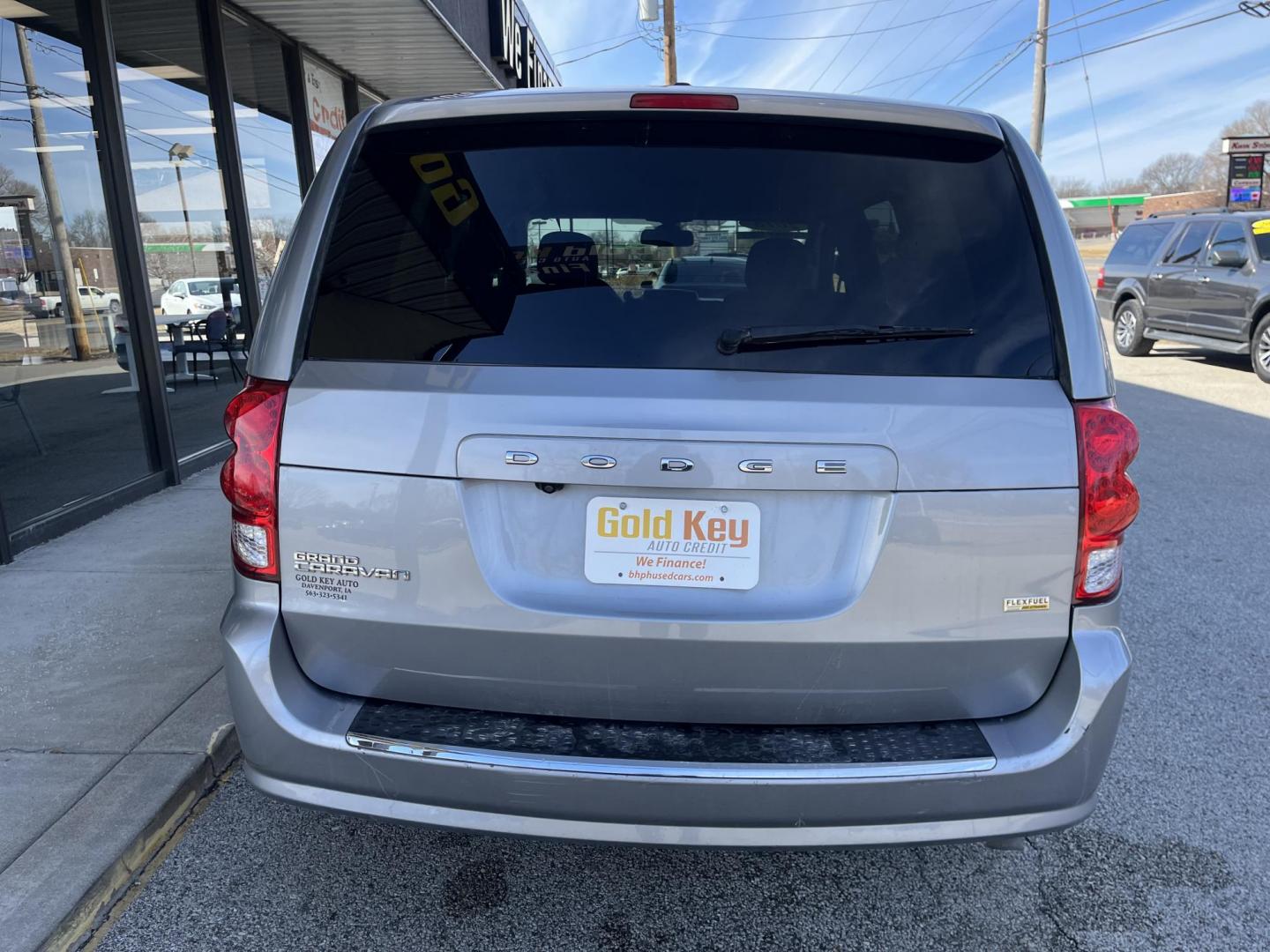 2018 Billet Clear Coat Dodge Grand Caravan SE (2C4RDGBG7JR) with an 3.6L V6 DOHC 24V engine, 6-Speed Automatic transmission, located at 1633 W Kimberly, Davenport, IA, 52806, (563) 323-5341, 41.559456, -90.598732 - Photo#4