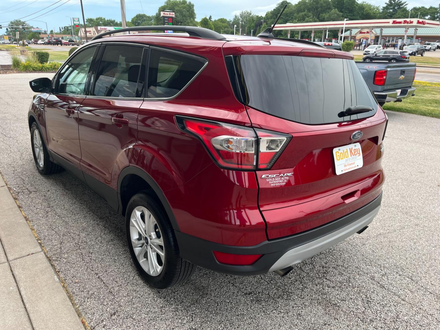 2018 Ruby Red Metallic Tinted Clearcoat Ford Escape SE FWD (1FMCU0GD1JU) with an 1.5L L4 DOHC 16V engine, 6-Speed Automatic transmission, located at 1633 W Kimberly, Davenport, IA, 52806, (563) 323-5341, 41.559456, -90.598732 - Photo#3