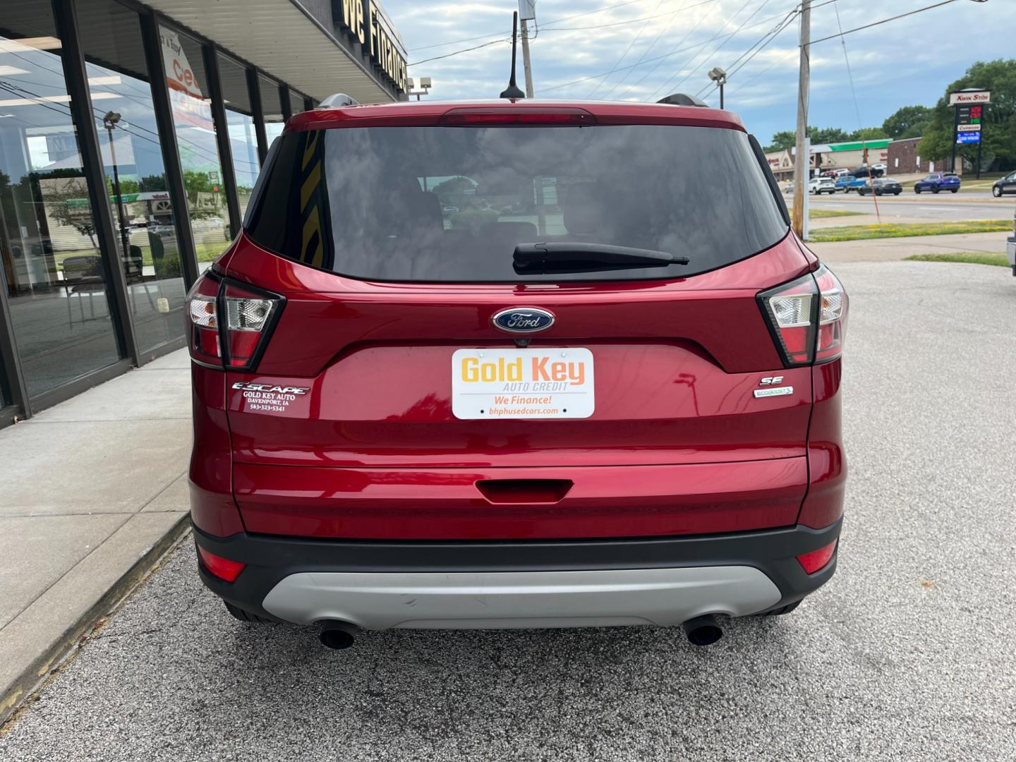 2018 Ruby Red Metallic Tinted Clearcoat Ford Escape SE FWD (1FMCU0GD1JU) with an 1.5L L4 DOHC 16V engine, 6-Speed Automatic transmission, located at 1633 W Kimberly, Davenport, IA, 52806, (563) 323-5341, 41.559456, -90.598732 - Photo#4