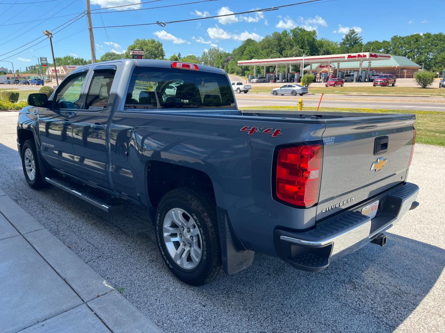 2015 Blue Chevrolet Silverado 1500 LT Double Cab 4WD (1GCVKREC4FZ) with an 5.3L V8 OHV 16V engine, 6-Speed Automatic transmission, located at 1633 W Kimberly, Davenport, IA, 52806, (563) 323-5341, 41.559456, -90.598732 - Photo#3