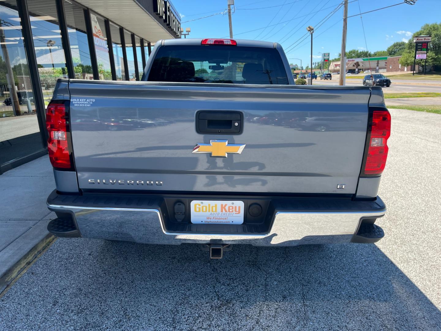 2015 Blue Chevrolet Silverado 1500 LT Double Cab 4WD (1GCVKREC4FZ) with an 5.3L V8 OHV 16V engine, 6-Speed Automatic transmission, located at 1633 W Kimberly, Davenport, IA, 52806, (563) 323-5341, 41.559456, -90.598732 - Photo#4