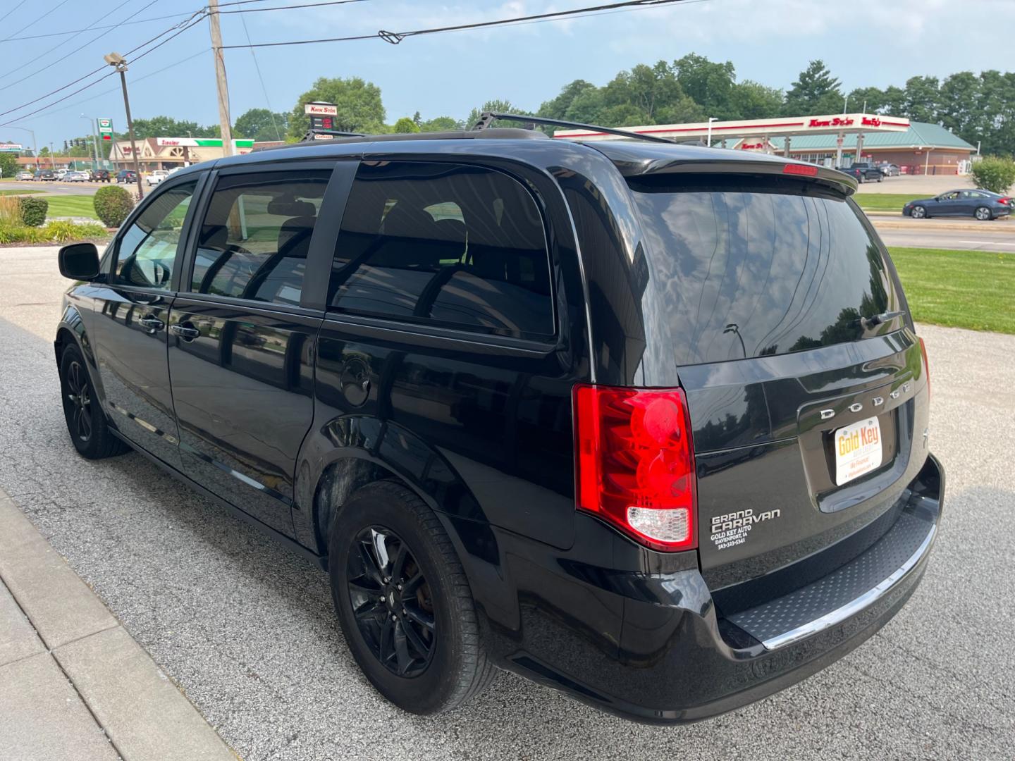 2019 BLACK Dodge Grand Caravan SPORTS VAN (2C4RDGEG6KR) with an 3.6L V6 DOHC 24V engine, 6-Speed Automatic transmission, located at 1633 W Kimberly, Davenport, IA, 52806, (563) 323-5341, 41.559456, -90.598732 - Photo#3