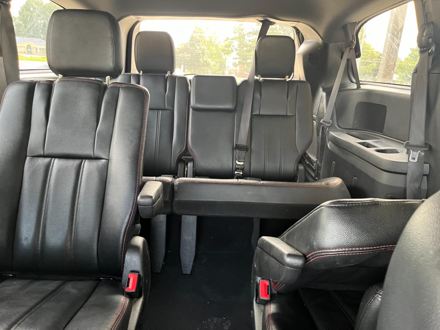 2019 BLACK Dodge Grand Caravan SPORTS VAN (2C4RDGEG6KR) with an 3.6L V6 DOHC 24V engine, 6-Speed Automatic transmission, located at 1633 W Kimberly, Davenport, IA, 52806, (563) 323-5341, 41.559456, -90.598732 - Photo#9