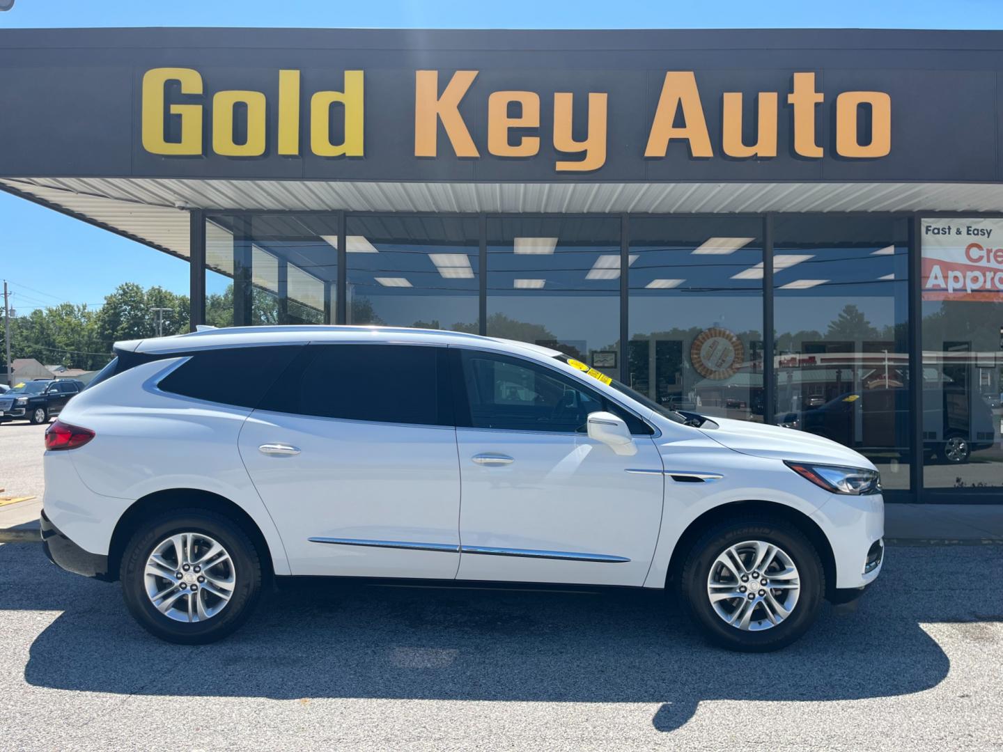 2019 Summit White Buick Enclave Essence FWD (5GAERBKW2KJ) with an 3.6L V6 DOHC 24V engine, 9-Speed Automatic transmission, located at 1633 W Kimberly, Davenport, IA, 52806, (563) 323-5341, 41.559456, -90.598732 - Photo#0