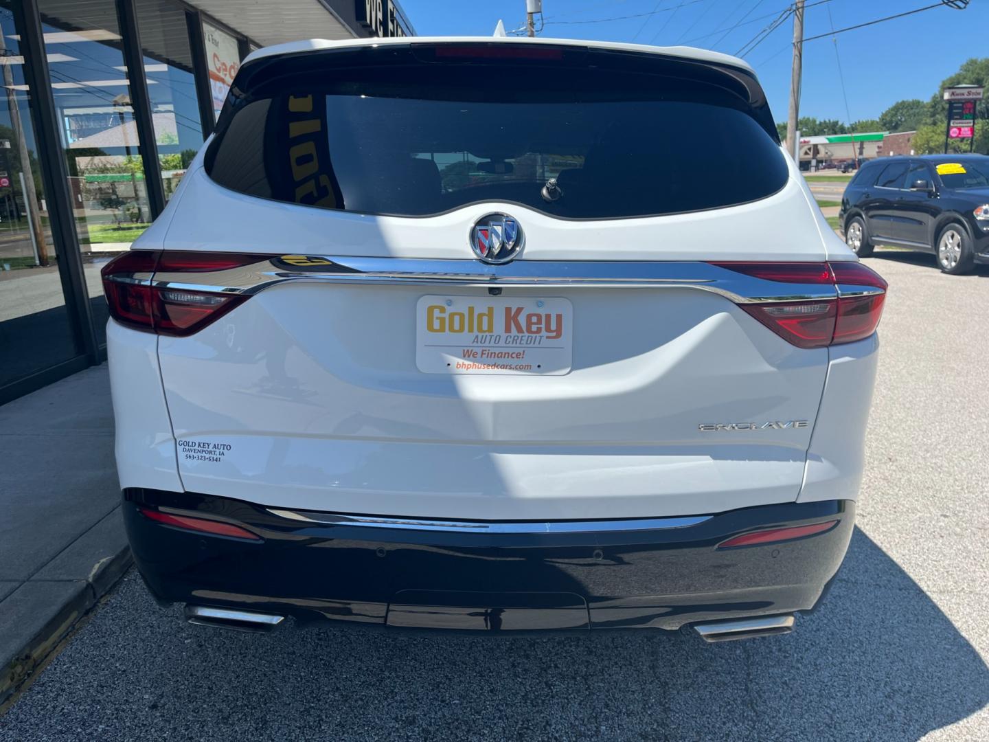 2019 Summit White Buick Enclave Essence FWD (5GAERBKW2KJ) with an 3.6L V6 DOHC 24V engine, 9-Speed Automatic transmission, located at 1633 W Kimberly, Davenport, IA, 52806, (563) 323-5341, 41.559456, -90.598732 - Photo#4