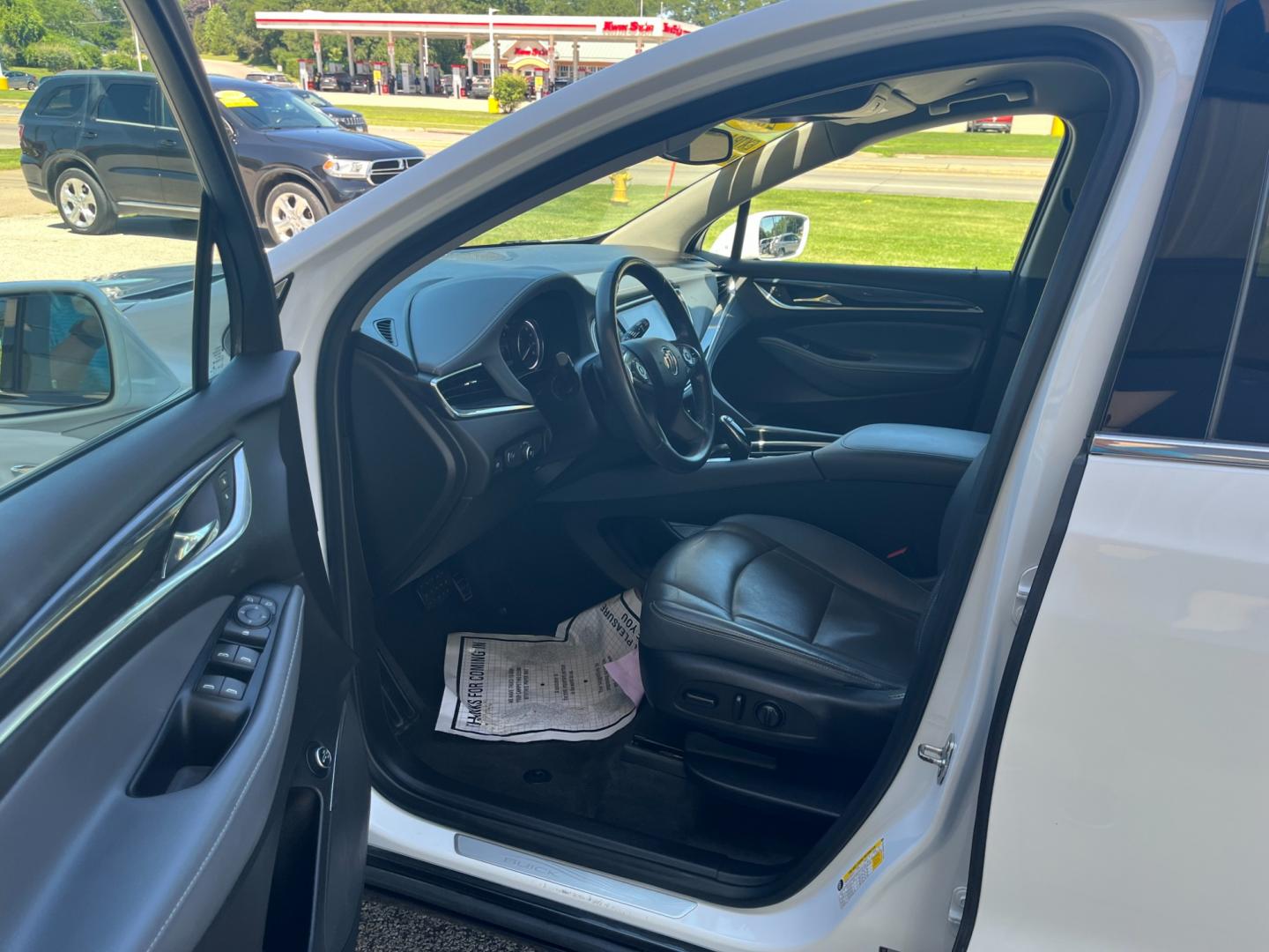 2019 Summit White Buick Enclave Essence FWD (5GAERBKW2KJ) with an 3.6L V6 DOHC 24V engine, 9-Speed Automatic transmission, located at 1633 W Kimberly, Davenport, IA, 52806, (563) 323-5341, 41.559456, -90.598732 - Photo#8