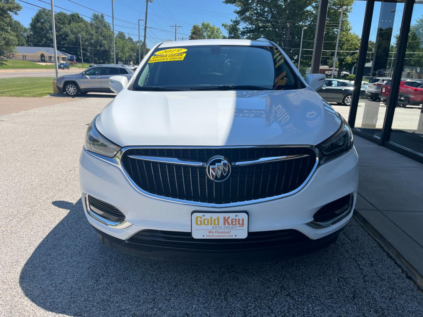 2019 Summit White Buick Enclave Essence FWD (5GAERBKW2KJ) with an 3.6L V6 DOHC 24V engine, 9-Speed Automatic transmission, located at 1633 W Kimberly, Davenport, IA, 52806, (563) 323-5341, 41.559456, -90.598732 - Photo#1