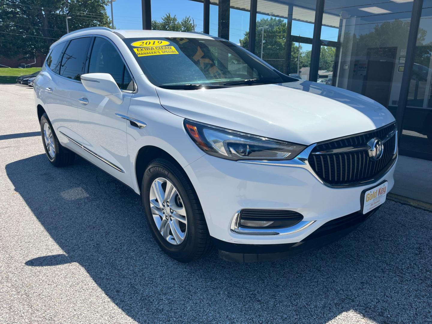 2019 Summit White Buick Enclave Essence FWD (5GAERBKW2KJ) with an 3.6L V6 DOHC 24V engine, 9-Speed Automatic transmission, located at 1633 W Kimberly, Davenport, IA, 52806, (563) 323-5341, 41.559456, -90.598732 - Photo#2