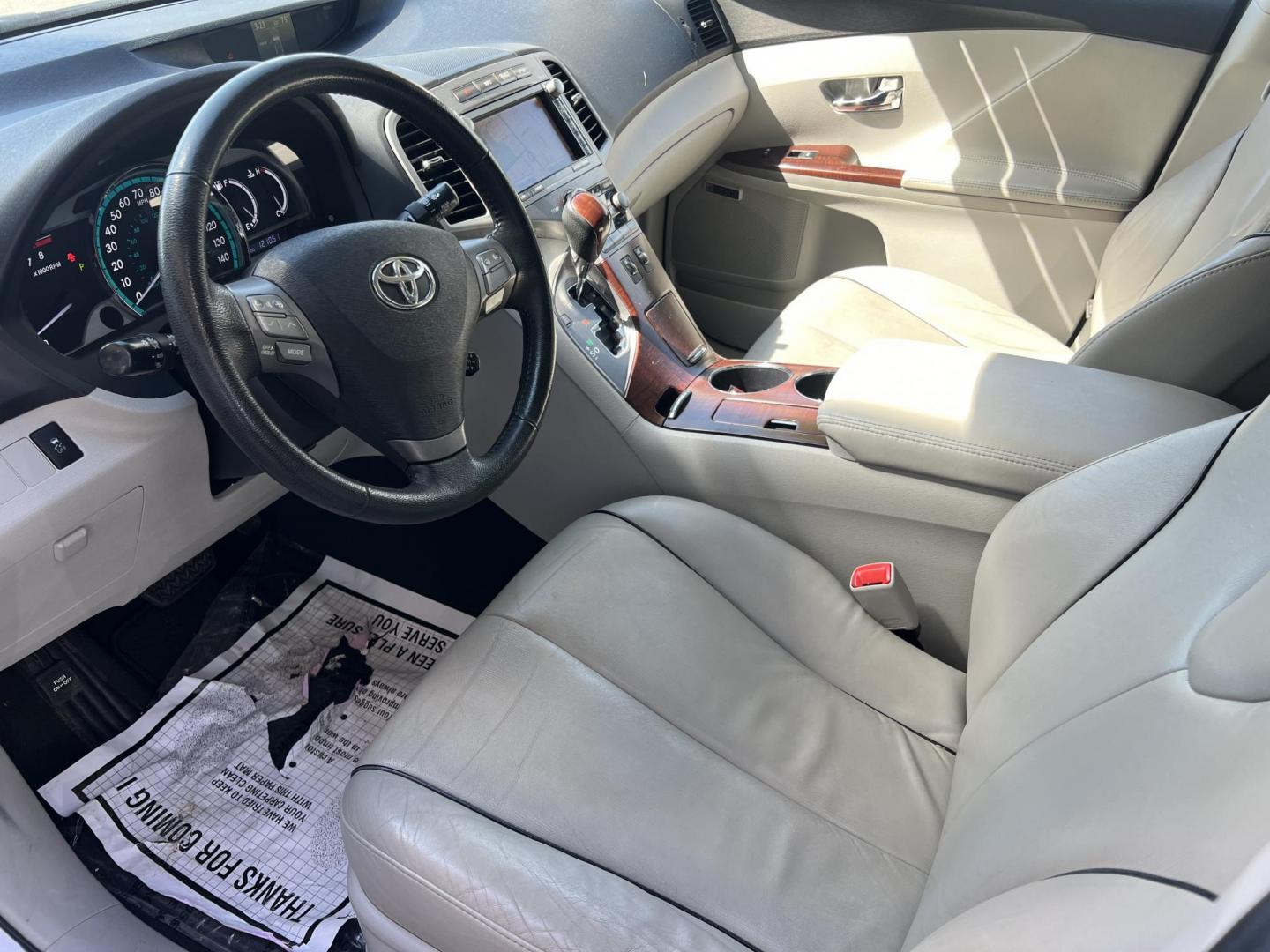 2011 Classic Silver Metallic Toyota Venza AWD V6 (4T3BK3BB2BU) with an 3.5L V6 DOHC 24V engine, 6-Speed Automatic transmission, located at 1633 W Kimberly, Davenport, IA, 52806, (563) 323-5341, 41.559456, -90.598732 - Photo#6