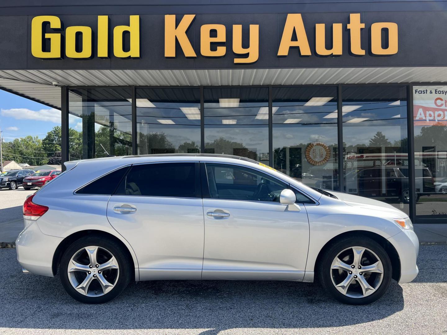 2011 Classic Silver Metallic Toyota Venza AWD V6 (4T3BK3BB2BU) with an 3.5L V6 DOHC 24V engine, 6-Speed Automatic transmission, located at 1633 W Kimberly, Davenport, IA, 52806, (563) 323-5341, 41.559456, -90.598732 - Photo#0