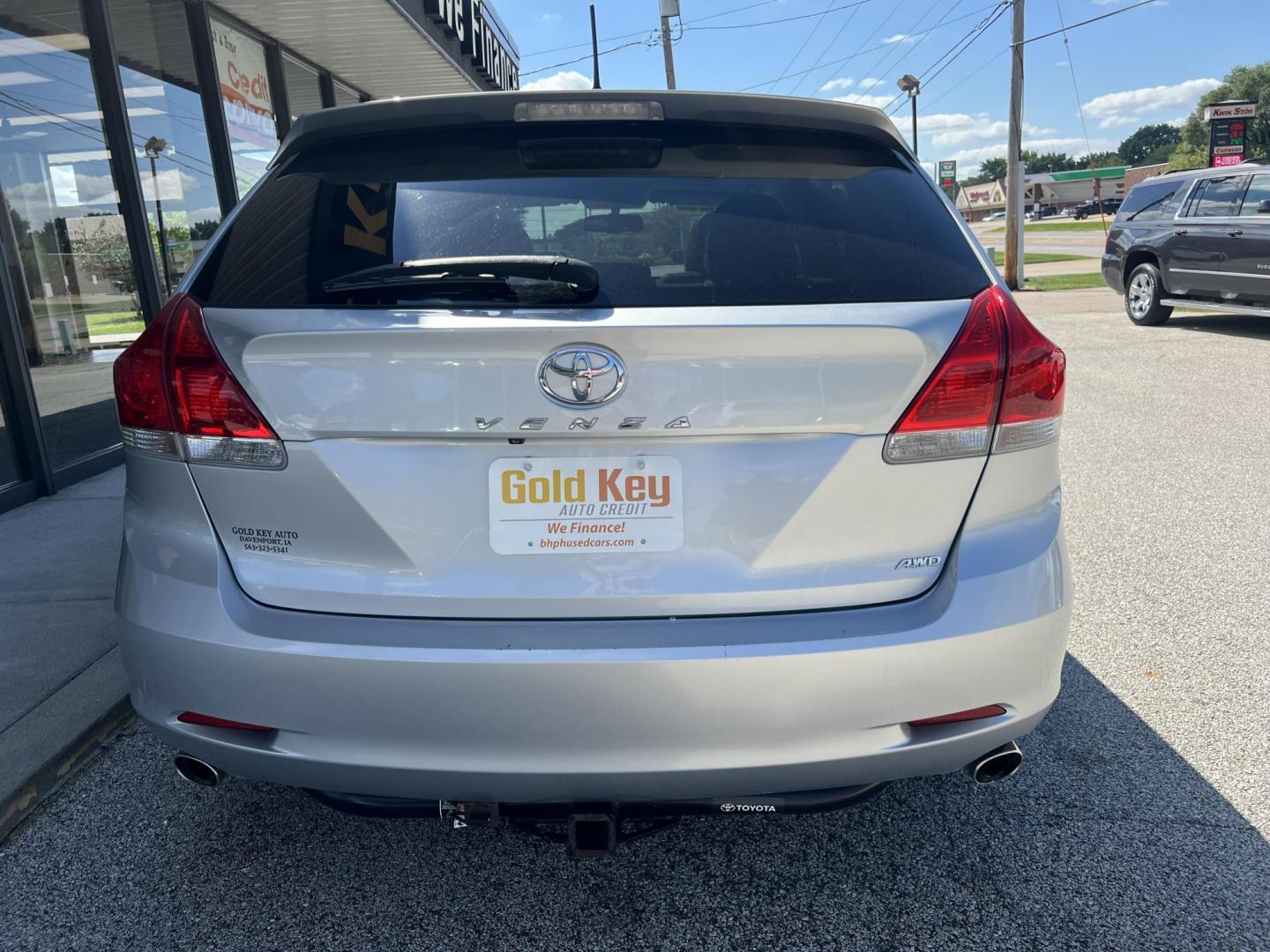 2011 Classic Silver Metallic Toyota Venza AWD V6 (4T3BK3BB2BU) with an 3.5L V6 DOHC 24V engine, 6-Speed Automatic transmission, located at 1633 W Kimberly, Davenport, IA, 52806, (563) 323-5341, 41.559456, -90.598732 - Photo#4