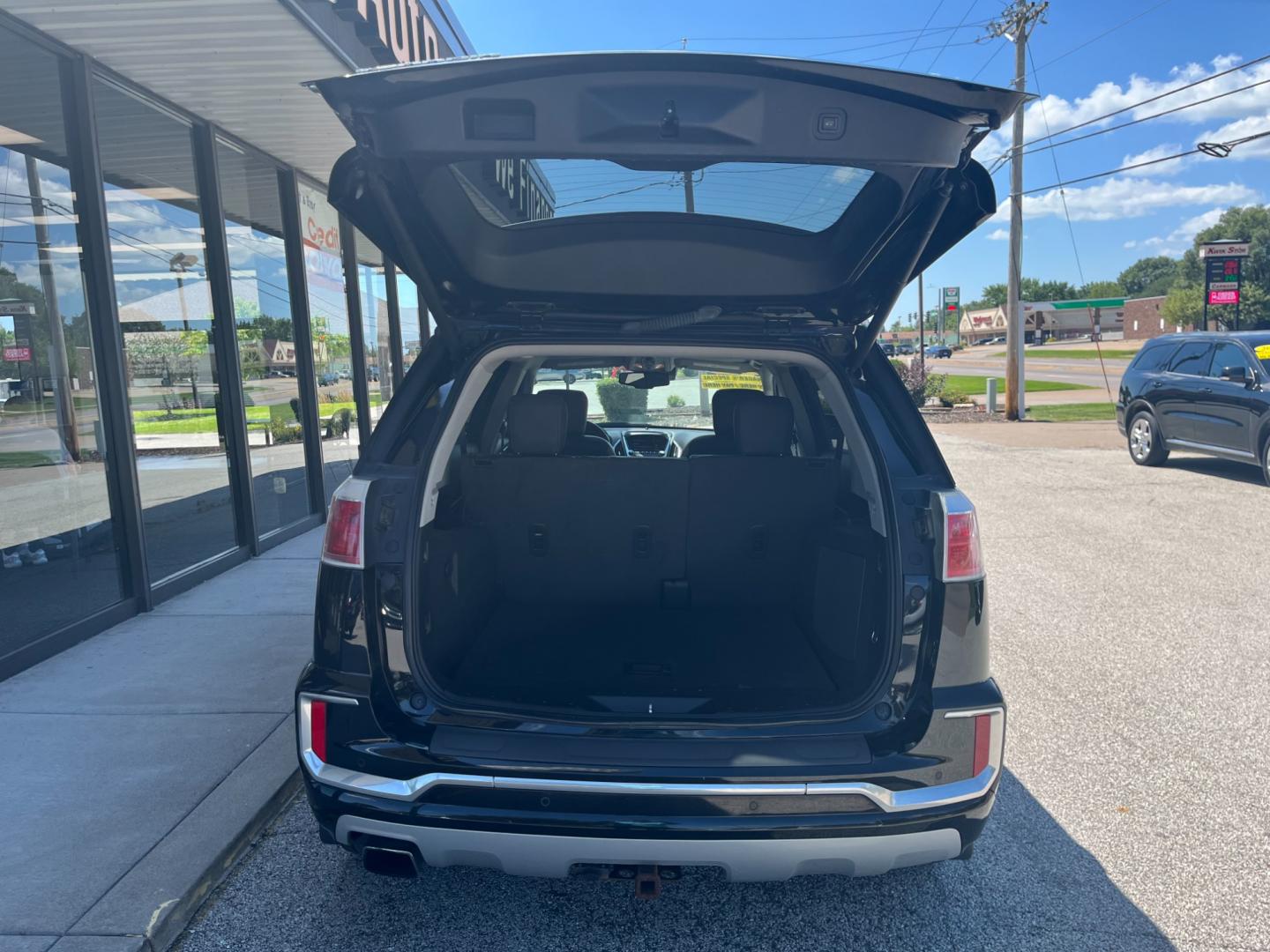 2017 Onyx Black GMC Terrain SLE2 FWD (2GKALREK6H6) with an 2.4L L4 DOHC 16V engine, 6-Speed Automatic transmission, located at 1633 W Kimberly, Davenport, IA, 52806, (563) 323-5341, 41.559456, -90.598732 - Photo#5