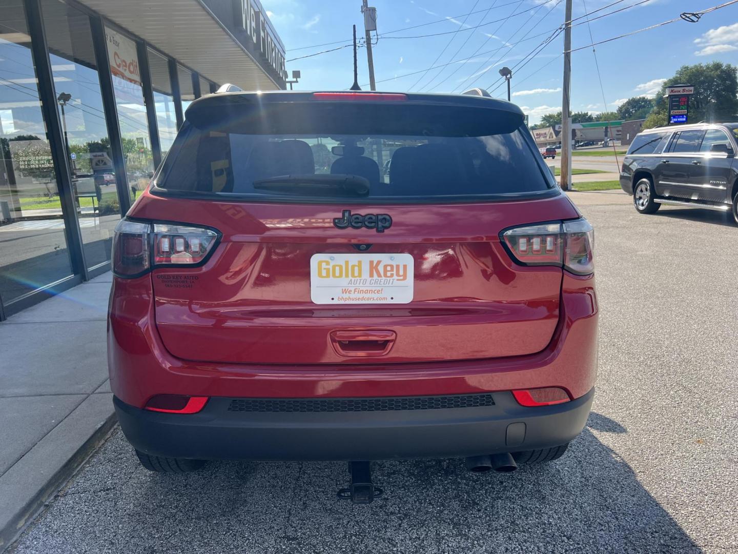 2018 Redline Pearl Coat Jeep Compass Latitude FWD (3C4NJCBB4JT) with an 2.4L L4 DOHC 16V engine, located at 1633 W Kimberly, Davenport, IA, 52806, (563) 323-5341, 41.559456, -90.598732 - Photo#4