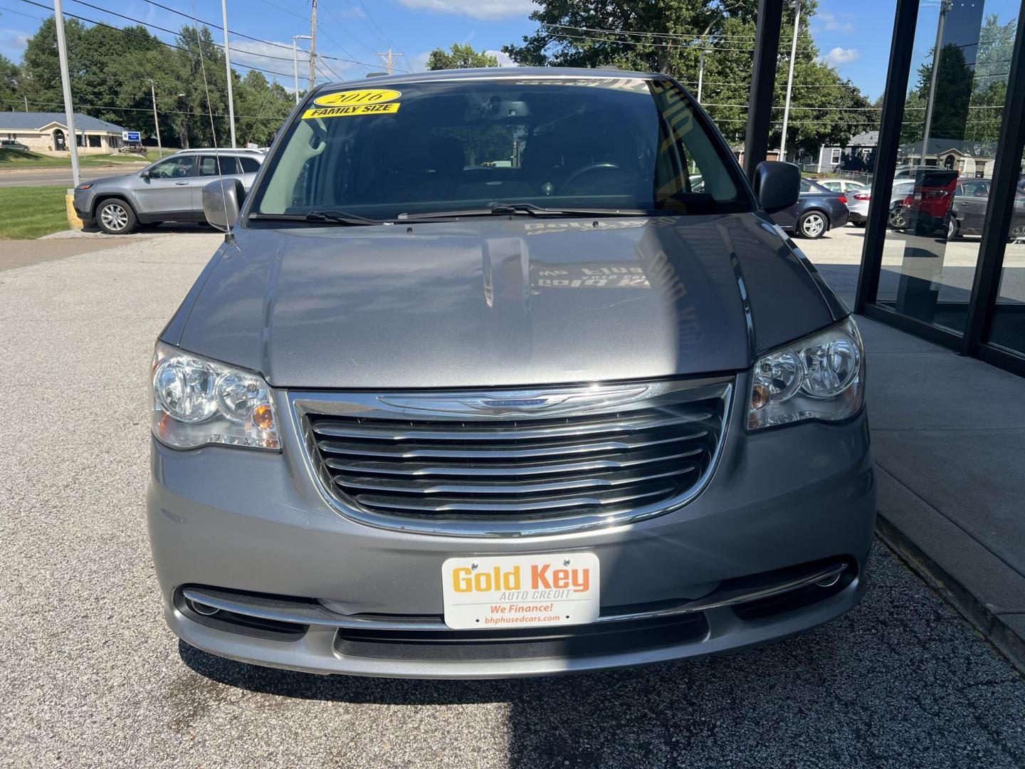 2016 Silver /Black Chrysler Town & Country Touring (2C4RC1BG7GR) with an 3.6L V6 DOHC 24V engine, 6A transmission, located at 1633 W Kimberly, Davenport, IA, 52806, (563) 323-5341, 41.559456, -90.598732 - Photo#2