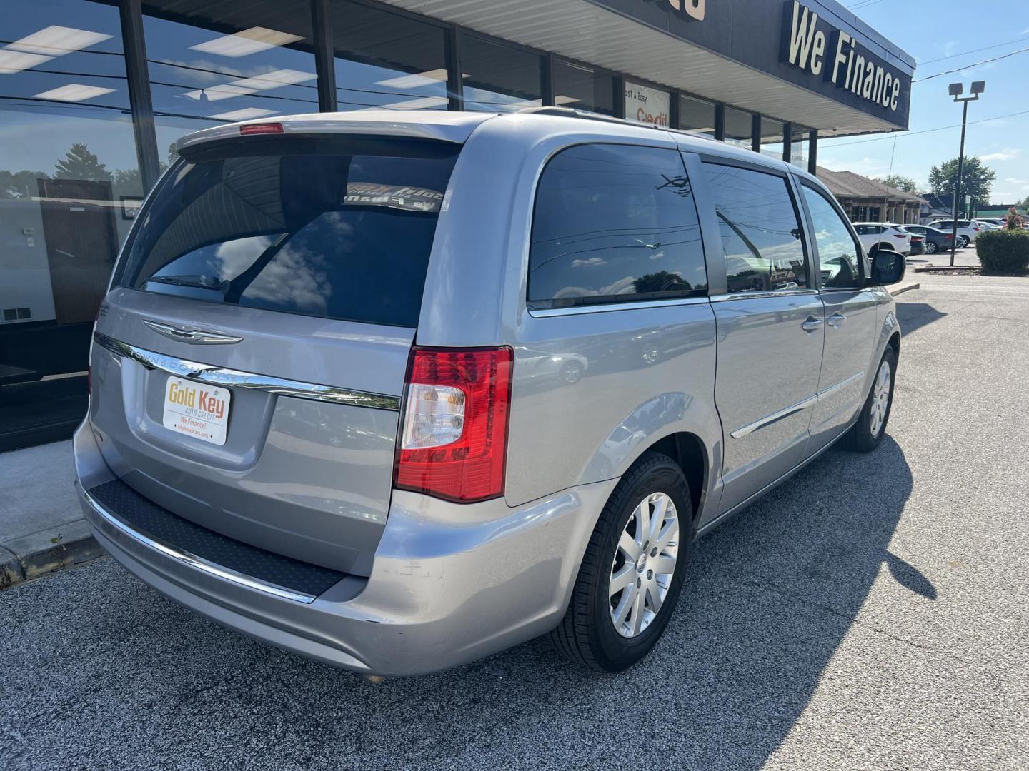 2016 Silver /Black Chrysler Town & Country Touring (2C4RC1BG7GR) with an 3.6L V6 DOHC 24V engine, 6A transmission, located at 1633 W Kimberly, Davenport, IA, 52806, (563) 323-5341, 41.559456, -90.598732 - Photo#3