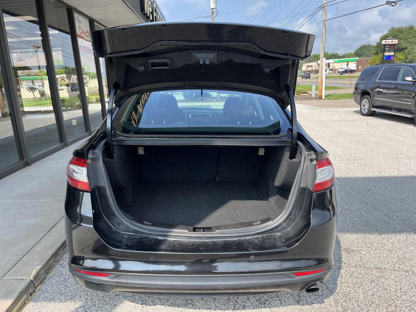 2014 Tuxedo Black Metallic Ford Fusion SE (3FA6P0HD2ER) with an 1.5L L4 DOHC 16V engine, located at 1633 W Kimberly, Davenport, IA, 52806, (563) 323-5341, 41.559456, -90.598732 - Photo#5