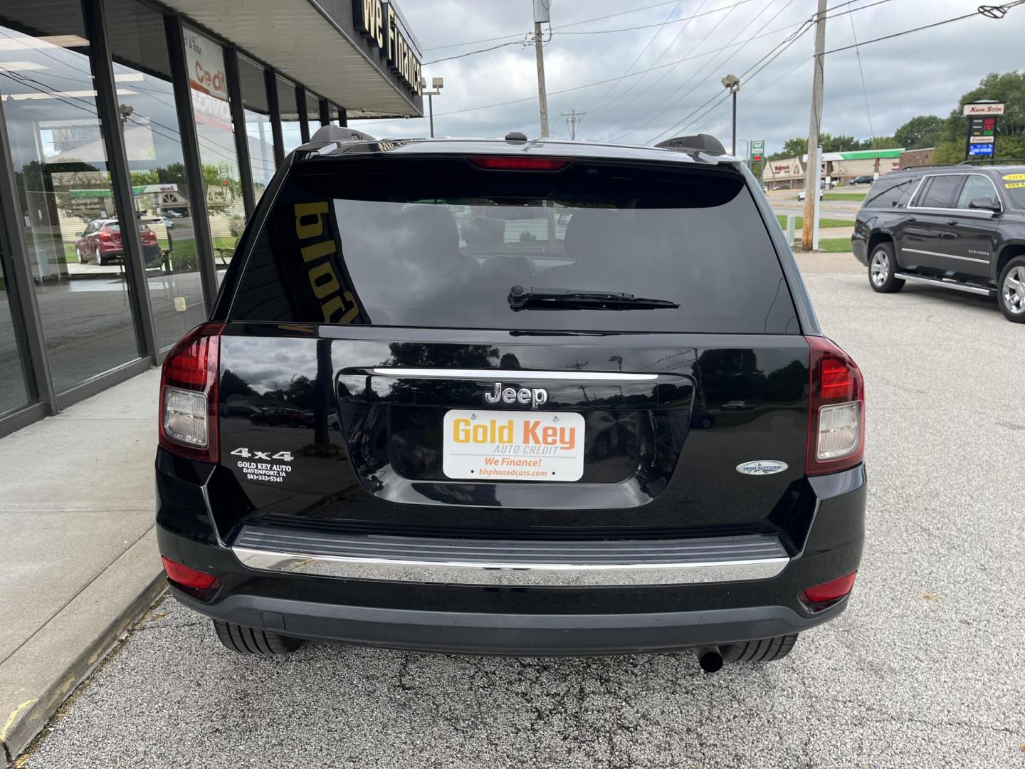 2015 Black Clear Coat Jeep Compass Latitude 4WD (1C4NJDEBXFD) with an 2.4L L4 DOHC 16V engine, 6-Speed Automatic transmission, located at 1633 W Kimberly, Davenport, IA, 52806, (563) 323-5341, 41.559456, -90.598732 - Photo#4