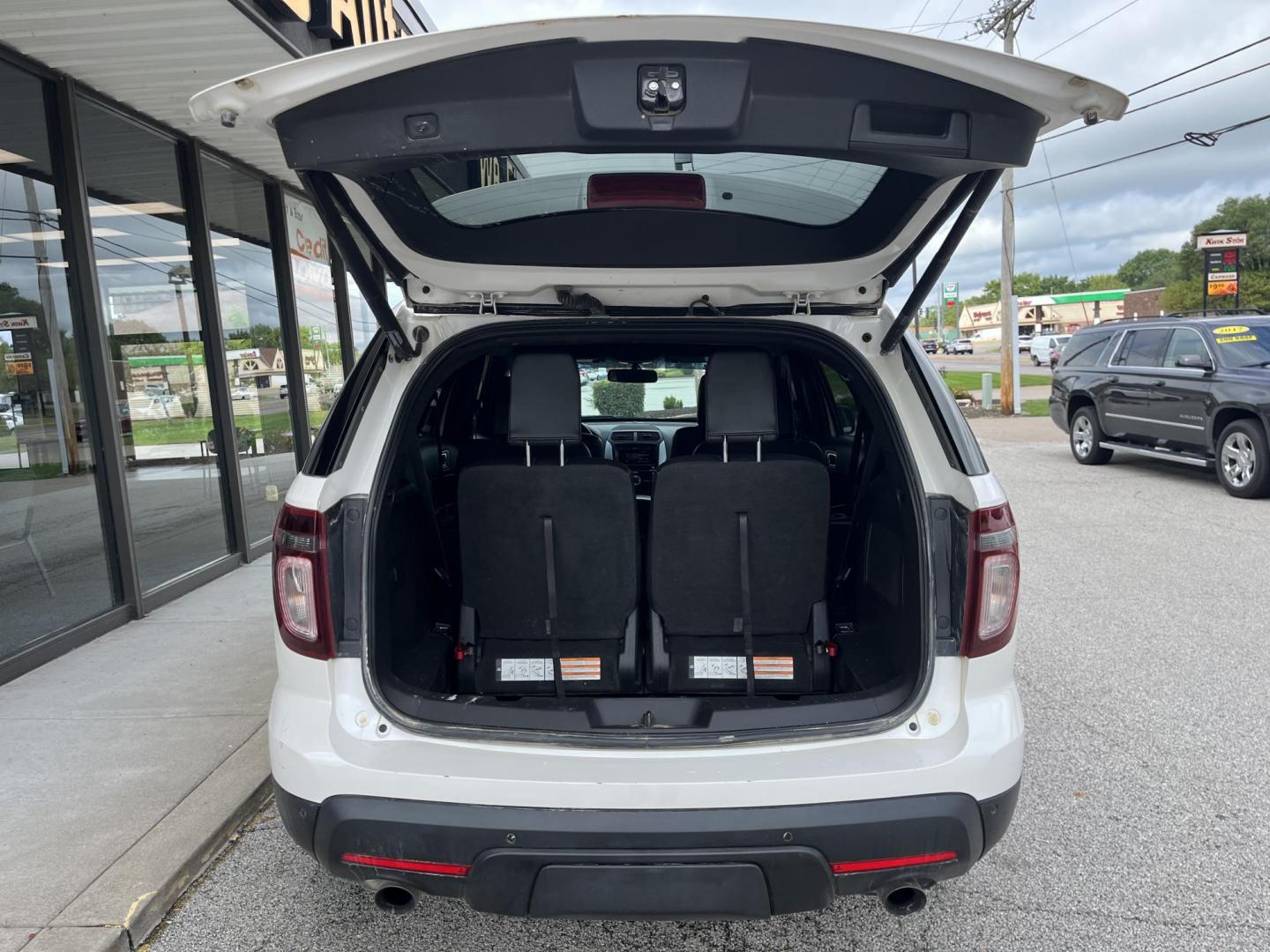 2014 White Platinum Met TC Ford Explorer Sport 4WD (1FM5K8GT1EG) with an 3.5L V6 DOHC 24V engine, 6-Speed Automatic transmission, located at 1633 W Kimberly, Davenport, IA, 52806, (563) 323-5341, 41.559456, -90.598732 - Photo#5