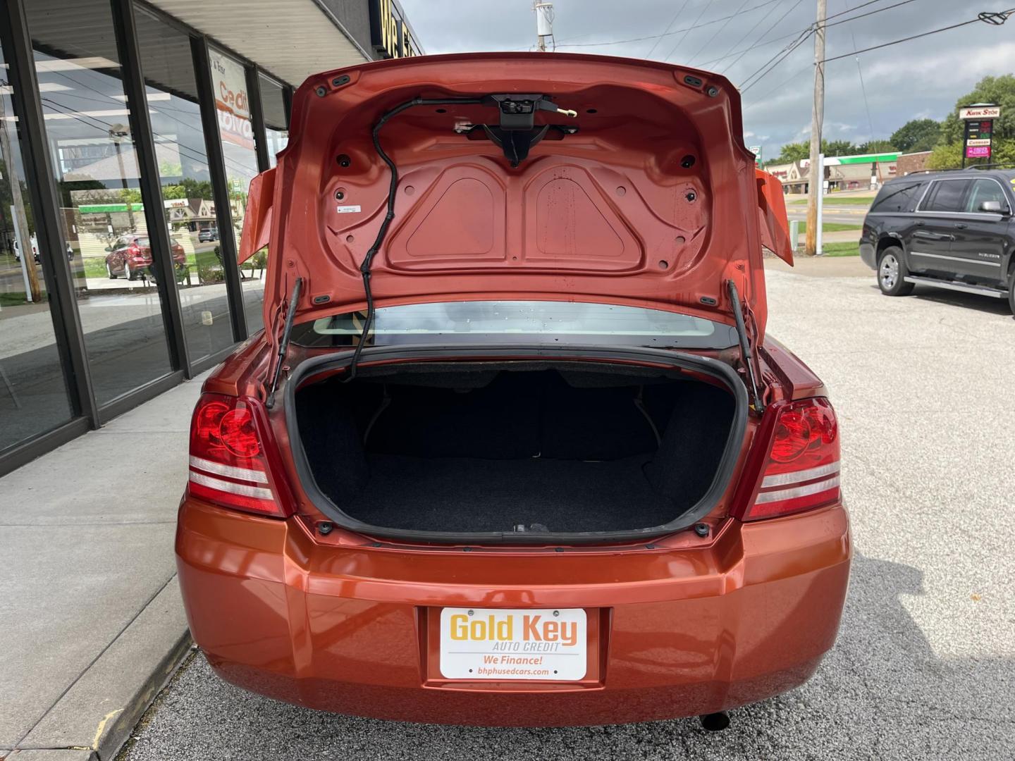 2008 Sunburst Orange Pearl Dodge Avenger SXT (1B3LC56R38N) with an 2.7L V6 DOHC 24V FFV engine, 4-Speed Automatic transmission, located at 1633 W Kimberly, Davenport, IA, 52806, (563) 323-5341, 41.559456, -90.598732 - Photo#5