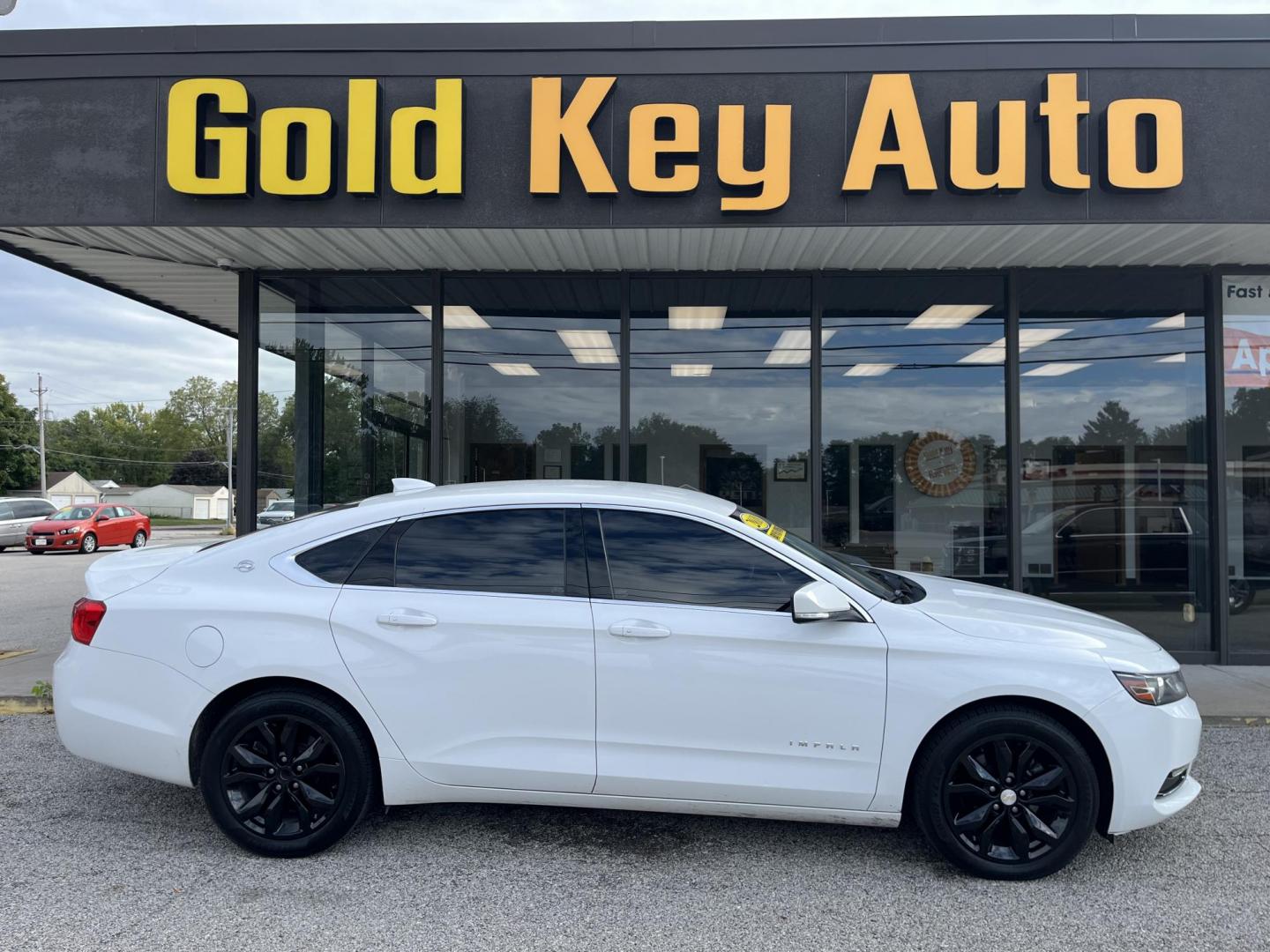 2018 Summit White Chevrolet Impala LT (2G1105S37J9) with an 3.6L V6 DOHC 24V engine, 6-Speed Automatic transmission, located at 1633 W Kimberly, Davenport, IA, 52806, (563) 323-5341, 41.559456, -90.598732 - Photo#0