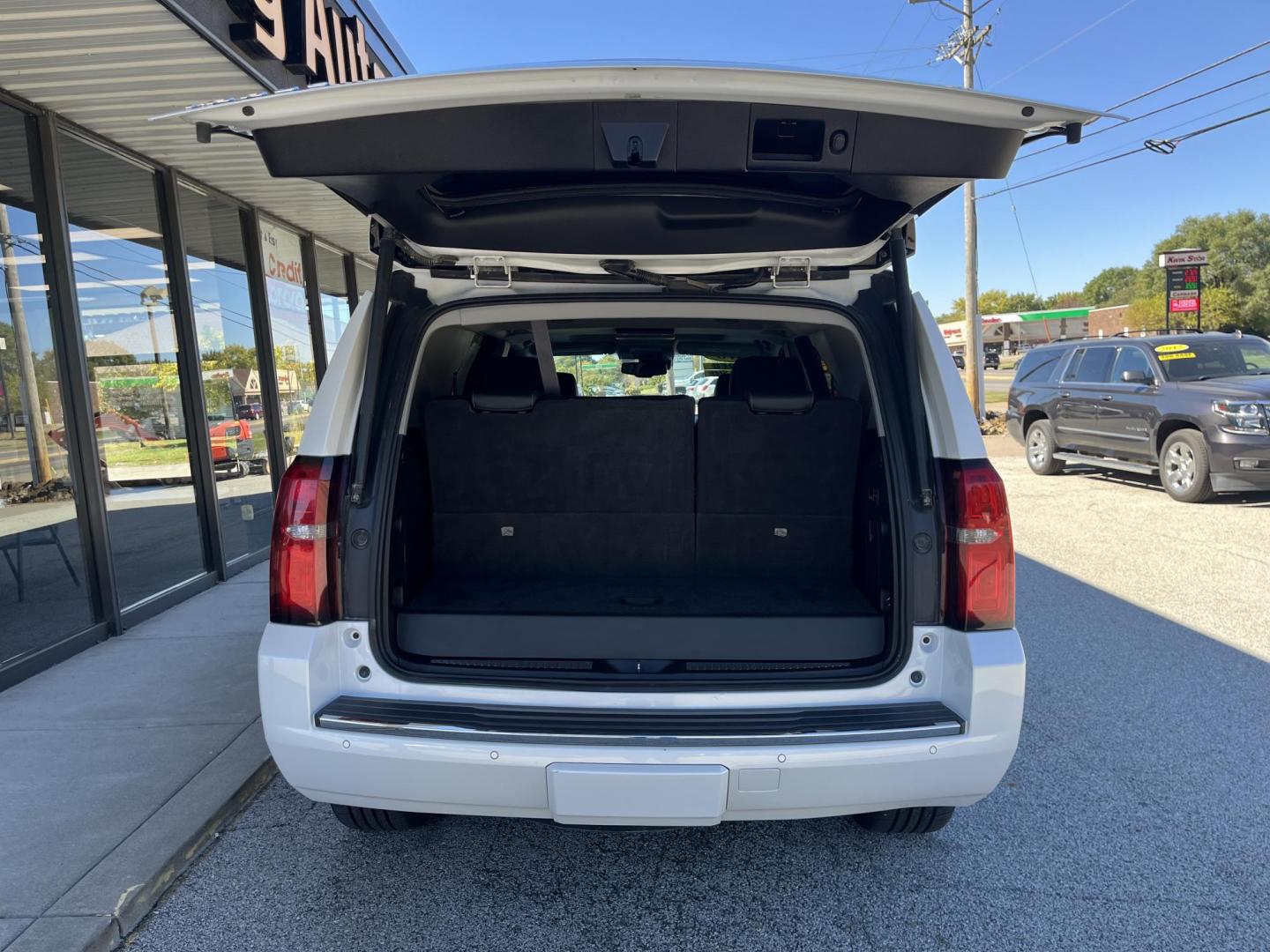 2016 Summit White Chevrolet Tahoe LTZ 4WD (1GNSKCKC2GR) with an 5.3L V8 OHV 16V engine, 6A transmission, located at 1633 W Kimberly, Davenport, IA, 52806, (563) 323-5341, 41.559456, -90.598732 - Photo#5