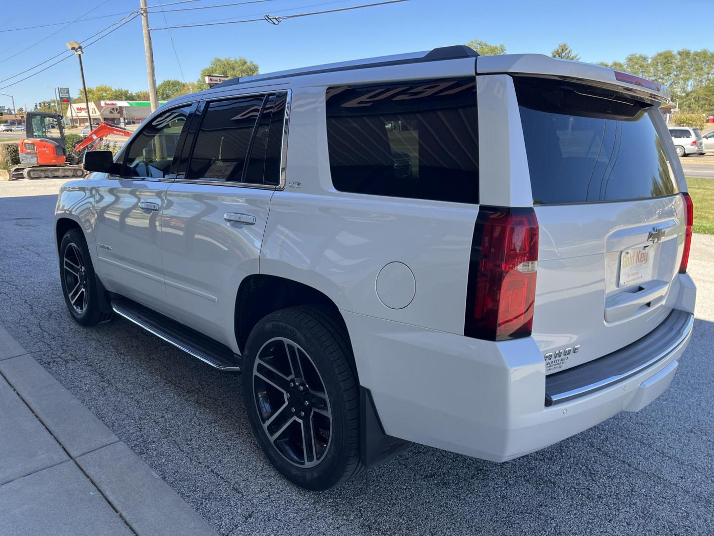 2016 Summit White Chevrolet Tahoe LTZ 4WD (1GNSKCKC2GR) with an 5.3L V8 OHV 16V engine, 6A transmission, located at 1633 W Kimberly, Davenport, IA, 52806, (563) 323-5341, 41.559456, -90.598732 - Photo#3