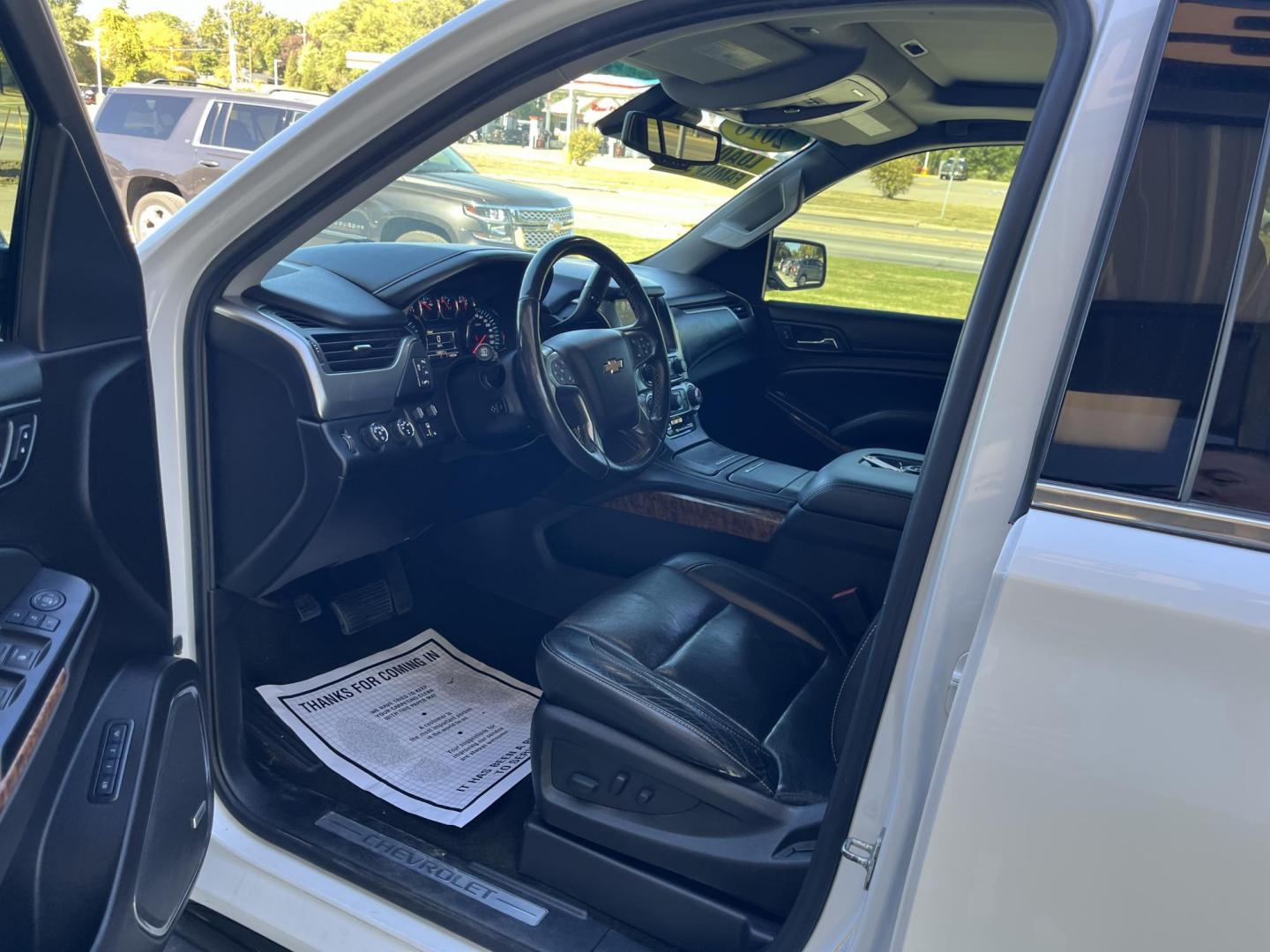 2016 Summit White Chevrolet Tahoe LTZ 4WD (1GNSKCKC2GR) with an 5.3L V8 OHV 16V engine, 6A transmission, located at 1633 W Kimberly, Davenport, IA, 52806, (563) 323-5341, 41.559456, -90.598732 - Photo#8