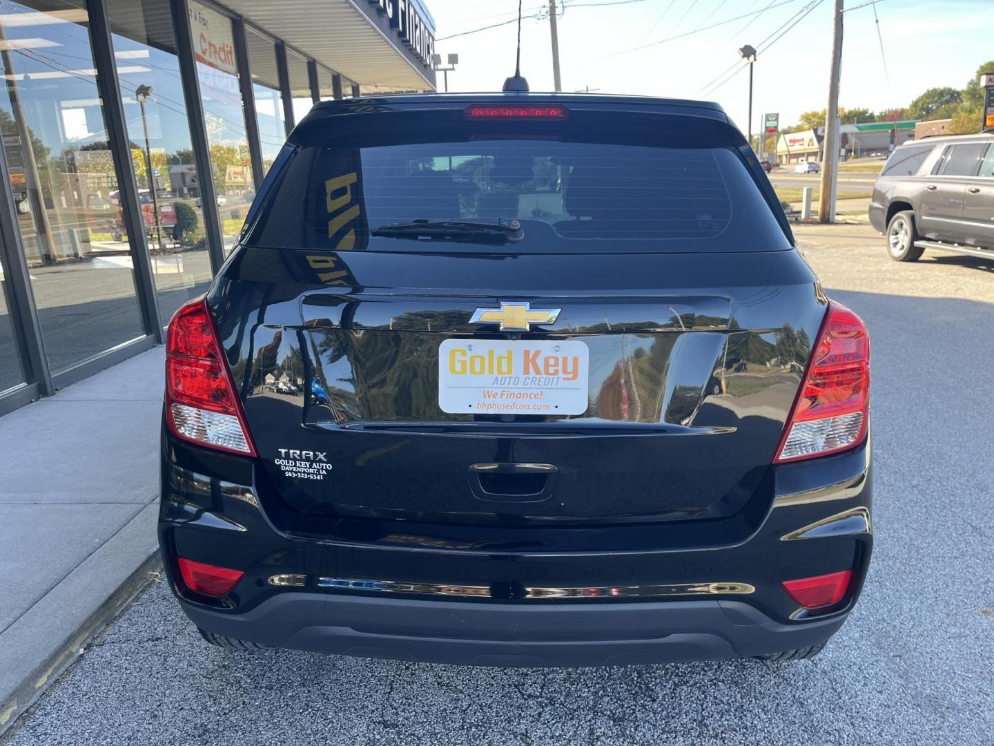 2018 Black Chevrolet Trax LS FWD (3GNCJKSBXJL) with an 1.4L L4 DOHC 16V engine, 6A transmission, located at 1633 W Kimberly, Davenport, IA, 52806, (563) 323-5341, 41.559456, -90.598732 - Photo#4