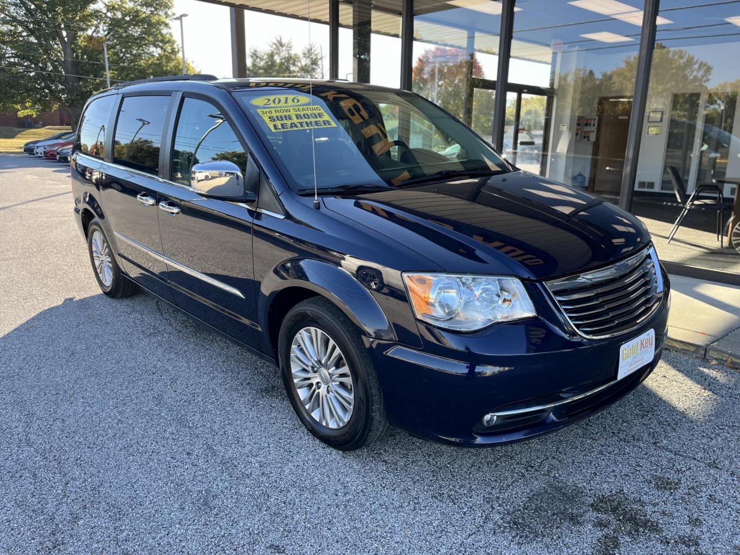 2016 Blue Chrysler Town and Country Touring-L (2C4RC1CG4GR) with an 3.6L V6 DOHC 24V engine, 6-Speed Automatic transmission, located at 1633 W Kimberly, Davenport, IA, 52806, (563) 323-5341, 41.559456, -90.598732 - Photo#2