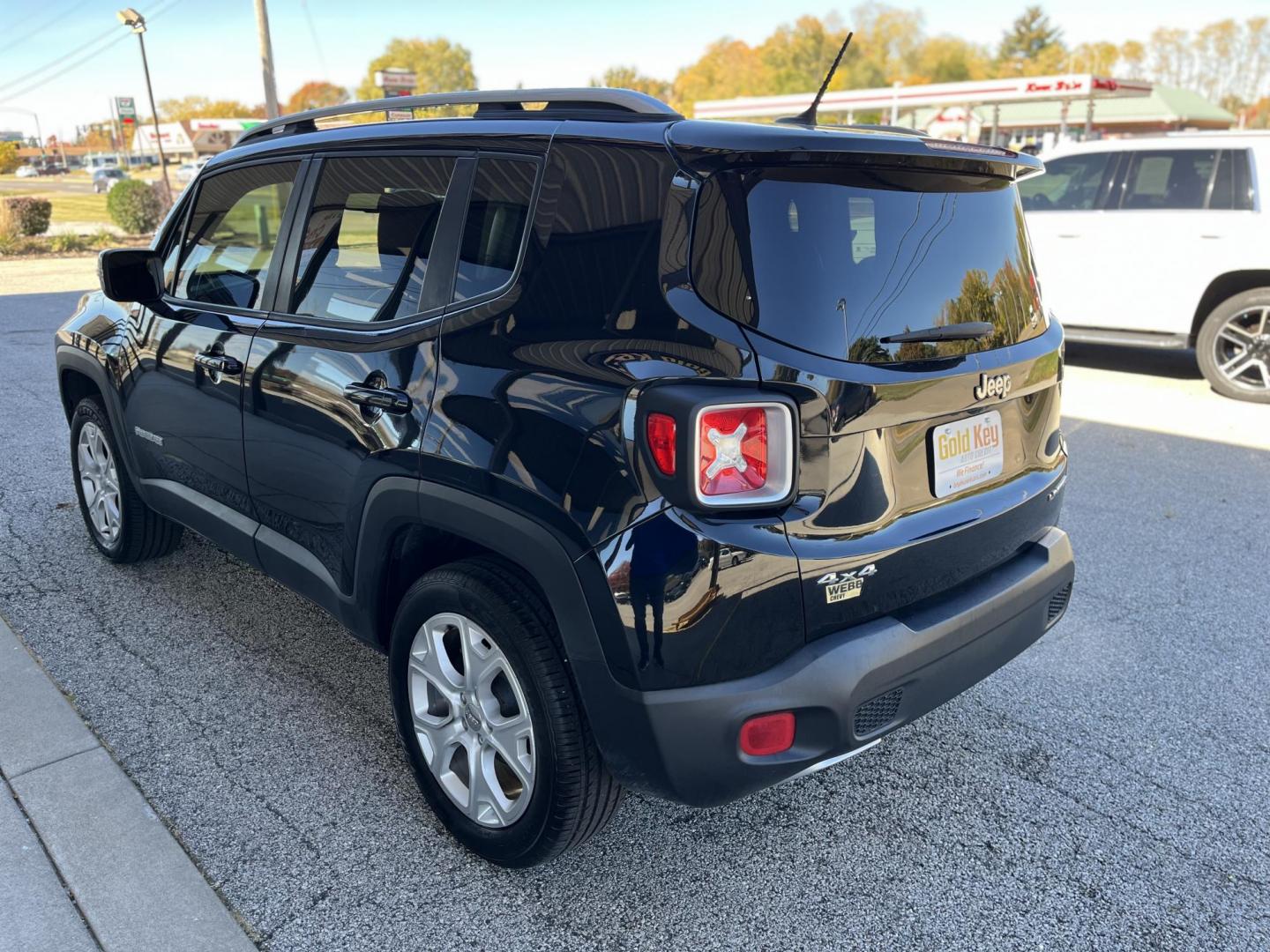 2016 Black Jeep Renegade Limited 4WD (ZACCJBDT5GP) with an 2.4L L4 DOHC 16V engine, 9-Speed Automatic transmission, located at 1633 W Kimberly, Davenport, IA, 52806, (563) 323-5341, 41.559456, -90.598732 - Photo#3