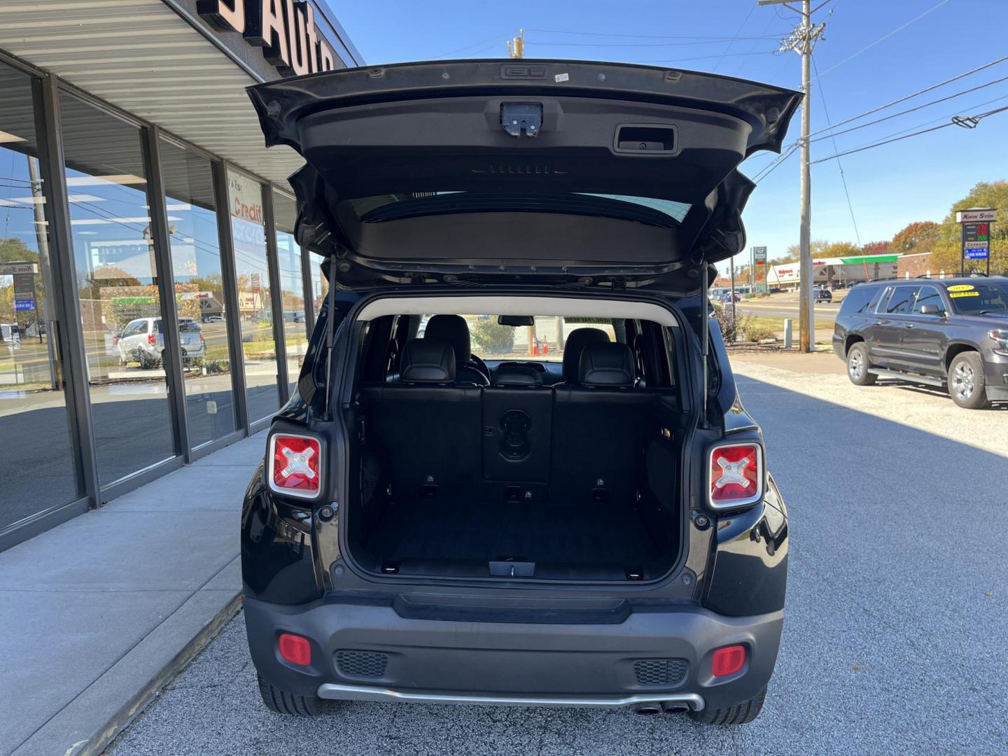 2016 Black Jeep Renegade Limited 4WD (ZACCJBDT5GP) with an 2.4L L4 DOHC 16V engine, 9-Speed Automatic transmission, located at 1633 W Kimberly, Davenport, IA, 52806, (563) 323-5341, 41.559456, -90.598732 - Photo#4