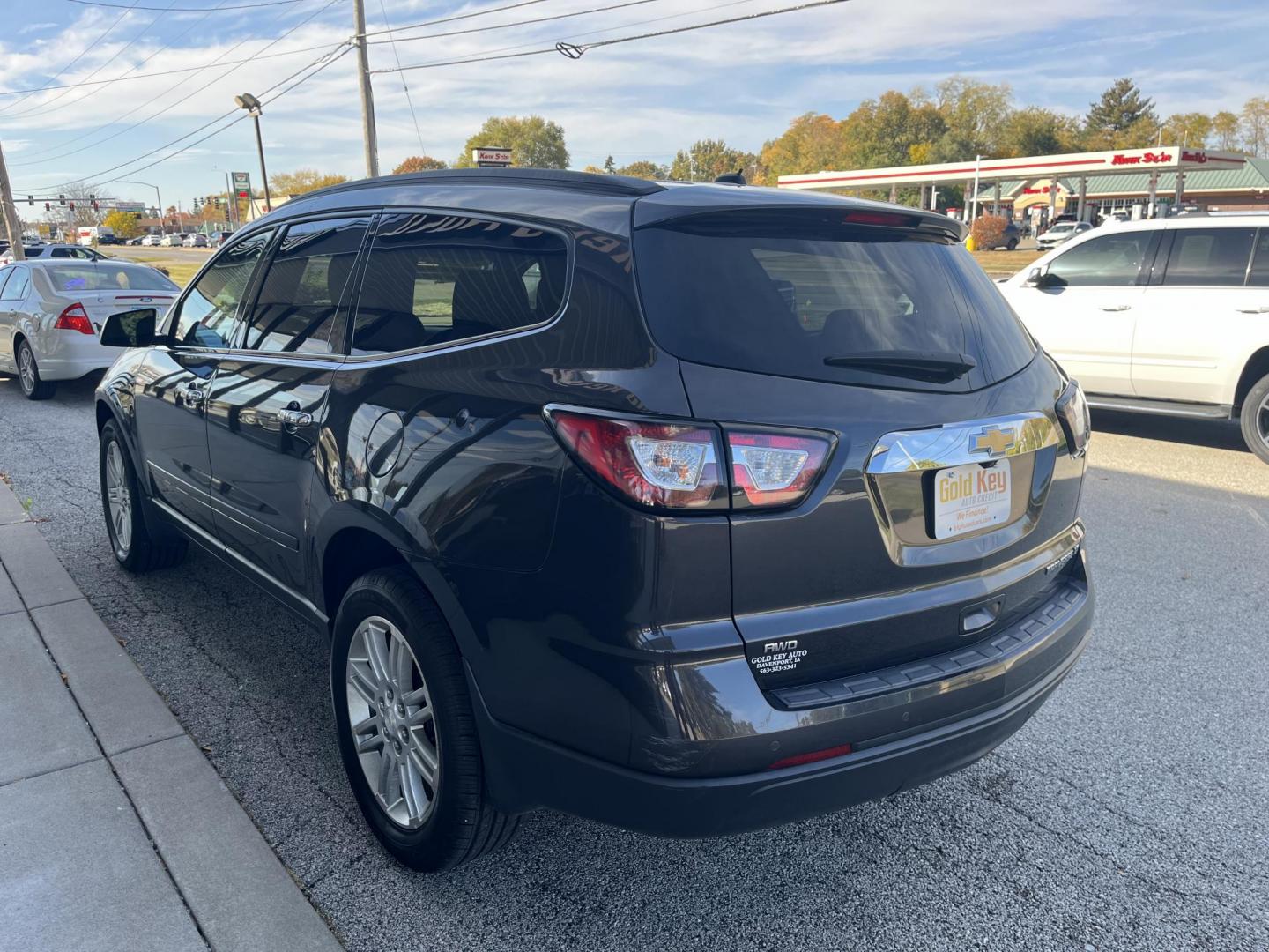 2015 Black Granite Metallic Chevrolet Traverse 1LT AWD (1GNKVGKD9FJ) with an 3.6L V6 DOHC 24V engine, 6-Speed Automatic transmission, located at 1633 W Kimberly, Davenport, IA, 52806, (563) 323-5341, 41.559456, -90.598732 - Photo#3