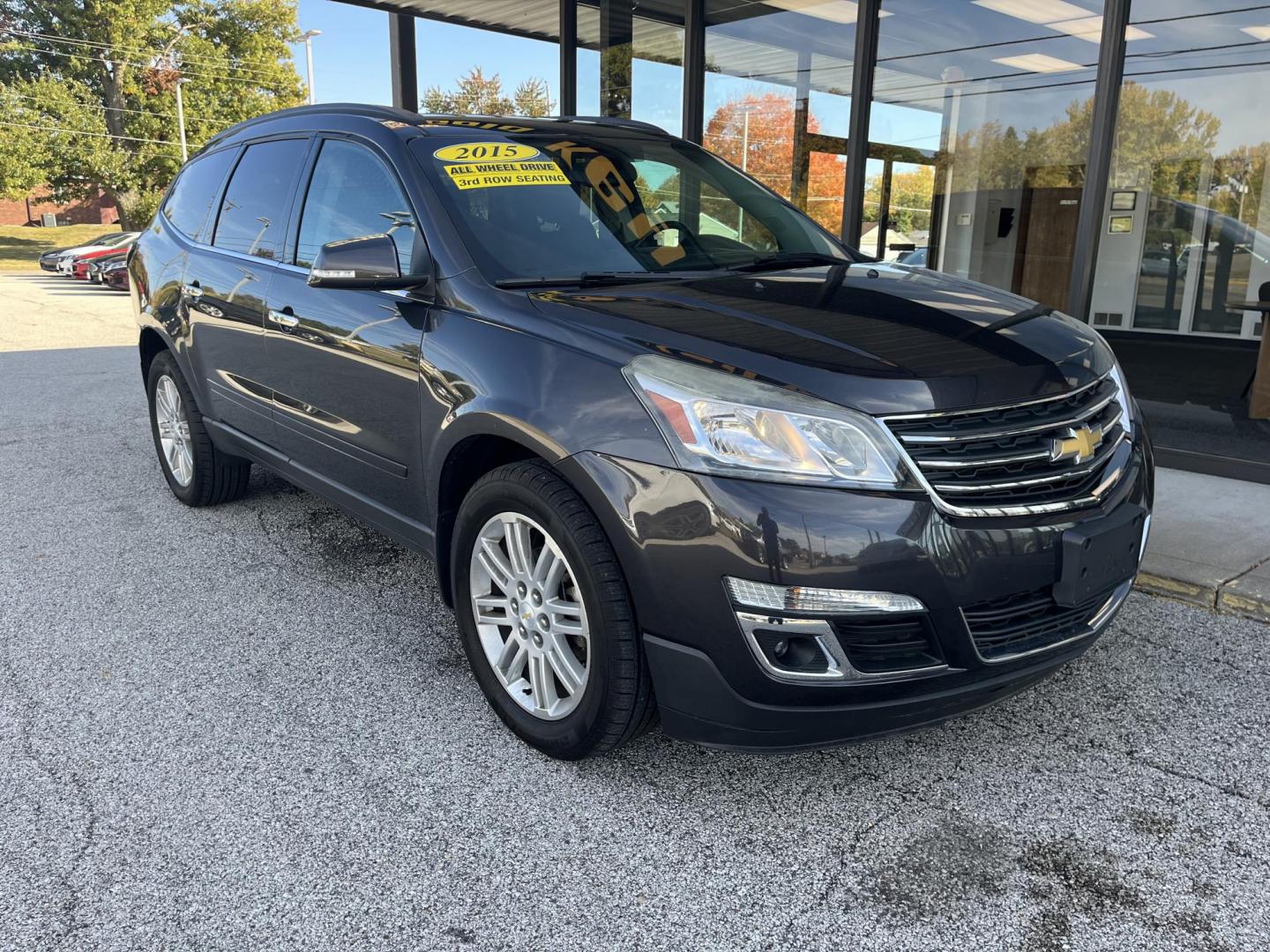 2015 Black Granite Metallic Chevrolet Traverse 1LT AWD (1GNKVGKD9FJ) with an 3.6L V6 DOHC 24V engine, 6-Speed Automatic transmission, located at 1633 W Kimberly, Davenport, IA, 52806, (563) 323-5341, 41.559456, -90.598732 - Photo#2