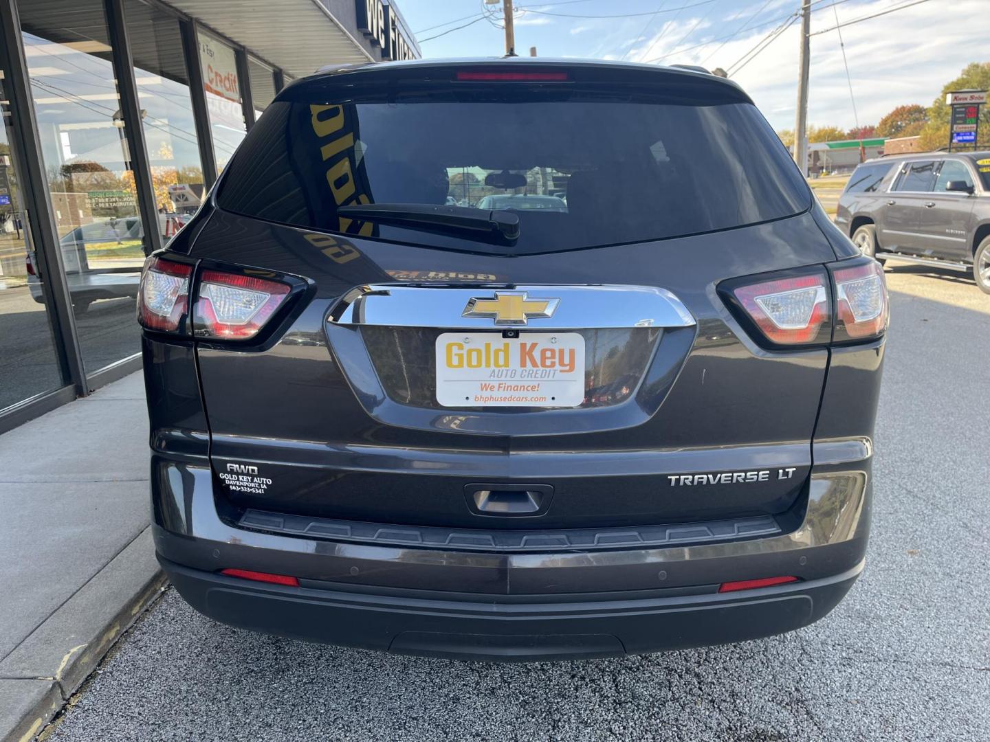 2015 Black Granite Metallic Chevrolet Traverse 1LT AWD (1GNKVGKD9FJ) with an 3.6L V6 DOHC 24V engine, 6-Speed Automatic transmission, located at 1633 W Kimberly, Davenport, IA, 52806, (563) 323-5341, 41.559456, -90.598732 - Photo#4