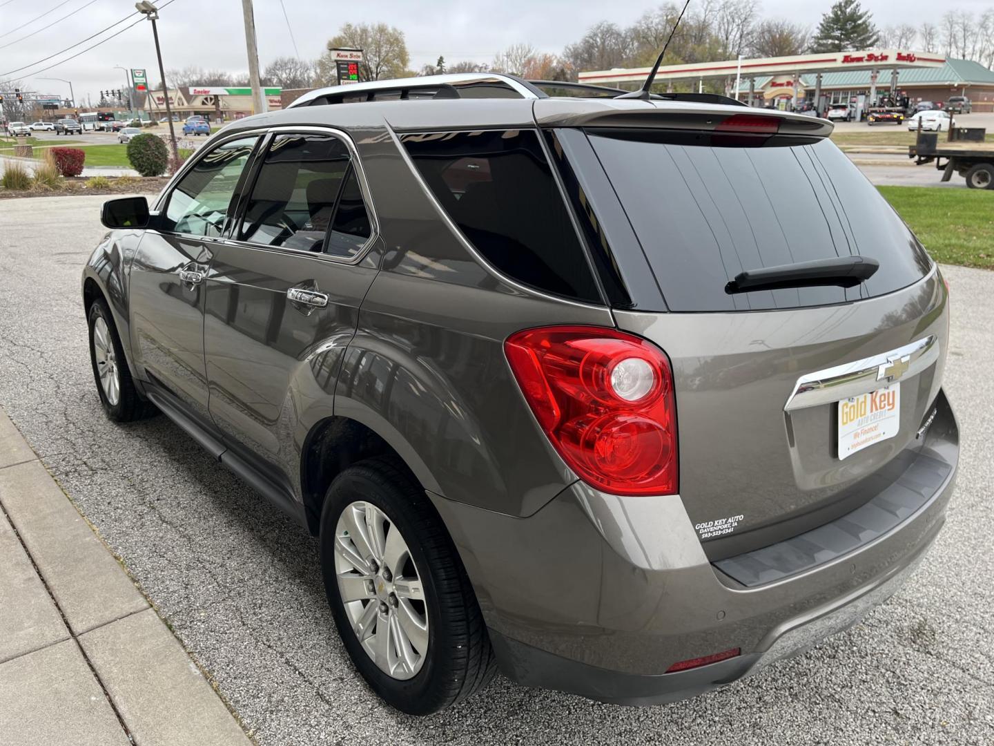 2010 Mocha Steel Metallic Chevrolet Equinox LTZ FWD (2CNALFEW8A6) with an 2.4L L4 DOHC 16V engine, 6-Speed Automatic transmission, located at 1633 W Kimberly, Davenport, IA, 52806, (563) 323-5341, 41.559456, -90.598732 - Photo#3