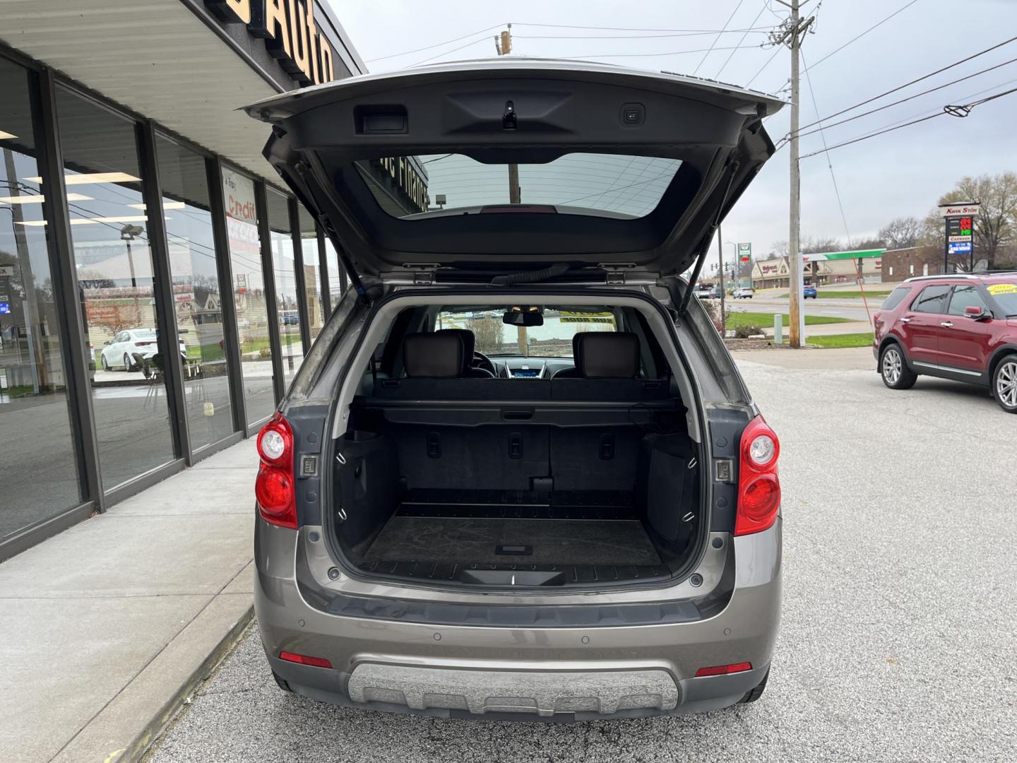 2010 Mocha Steel Metallic Chevrolet Equinox LTZ FWD (2CNALFEW8A6) with an 2.4L L4 DOHC 16V engine, 6-Speed Automatic transmission, located at 1633 W Kimberly, Davenport, IA, 52806, (563) 323-5341, 41.559456, -90.598732 - Photo#5