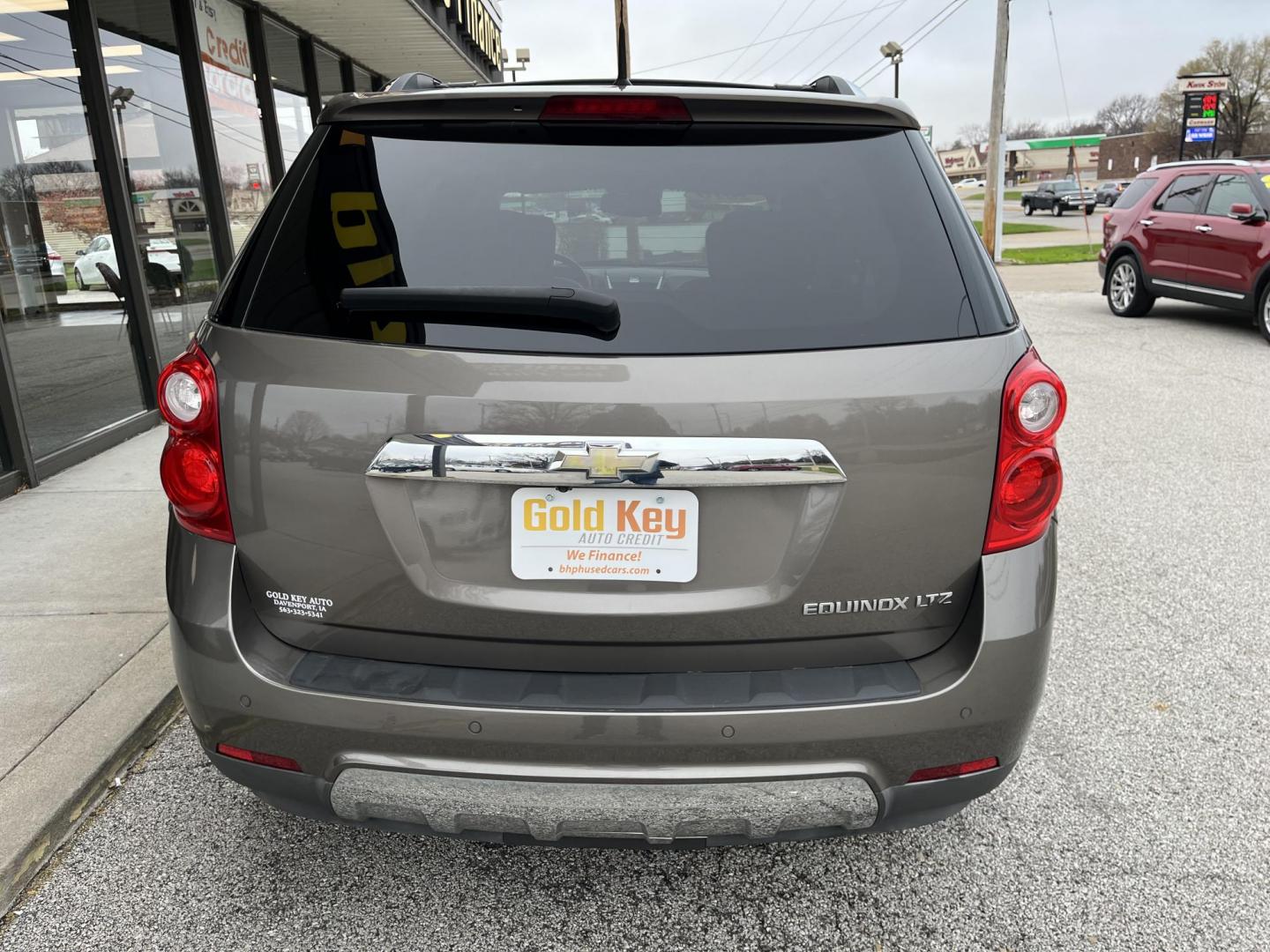 2010 Mocha Steel Metallic Chevrolet Equinox LTZ FWD (2CNALFEW8A6) with an 2.4L L4 DOHC 16V engine, 6-Speed Automatic transmission, located at 1633 W Kimberly, Davenport, IA, 52806, (563) 323-5341, 41.559456, -90.598732 - Photo#4