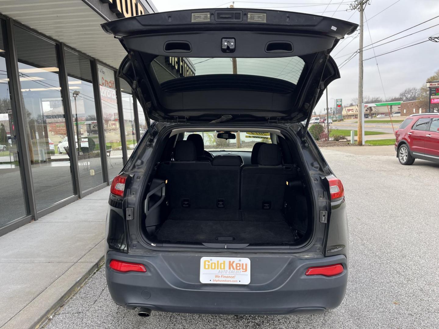 2014 Black Jeep Cherokee Latitude FWD (1C4PJLCB1EW) with an 2.4L L4 DOHC 16V engine, 9-Speed Automatic transmission, located at 1633 W Kimberly, Davenport, IA, 52806, (563) 323-5341, 41.559456, -90.598732 - Photo#5