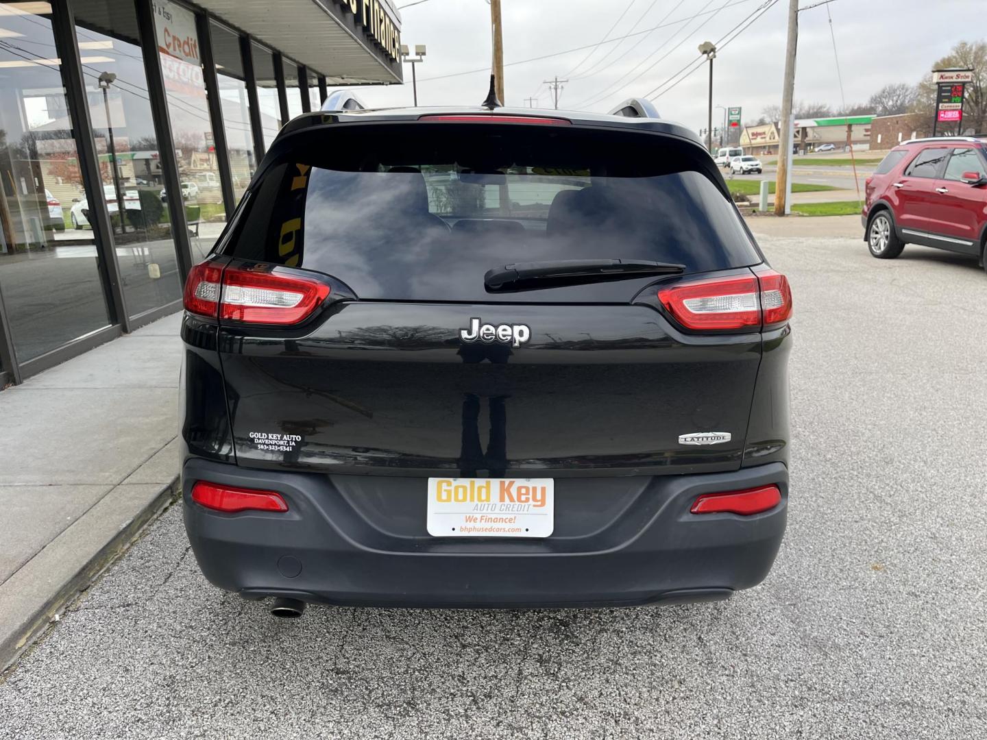 2014 Black Jeep Cherokee Latitude FWD (1C4PJLCB1EW) with an 2.4L L4 DOHC 16V engine, 9-Speed Automatic transmission, located at 1633 W Kimberly, Davenport, IA, 52806, (563) 323-5341, 41.559456, -90.598732 - Photo#4