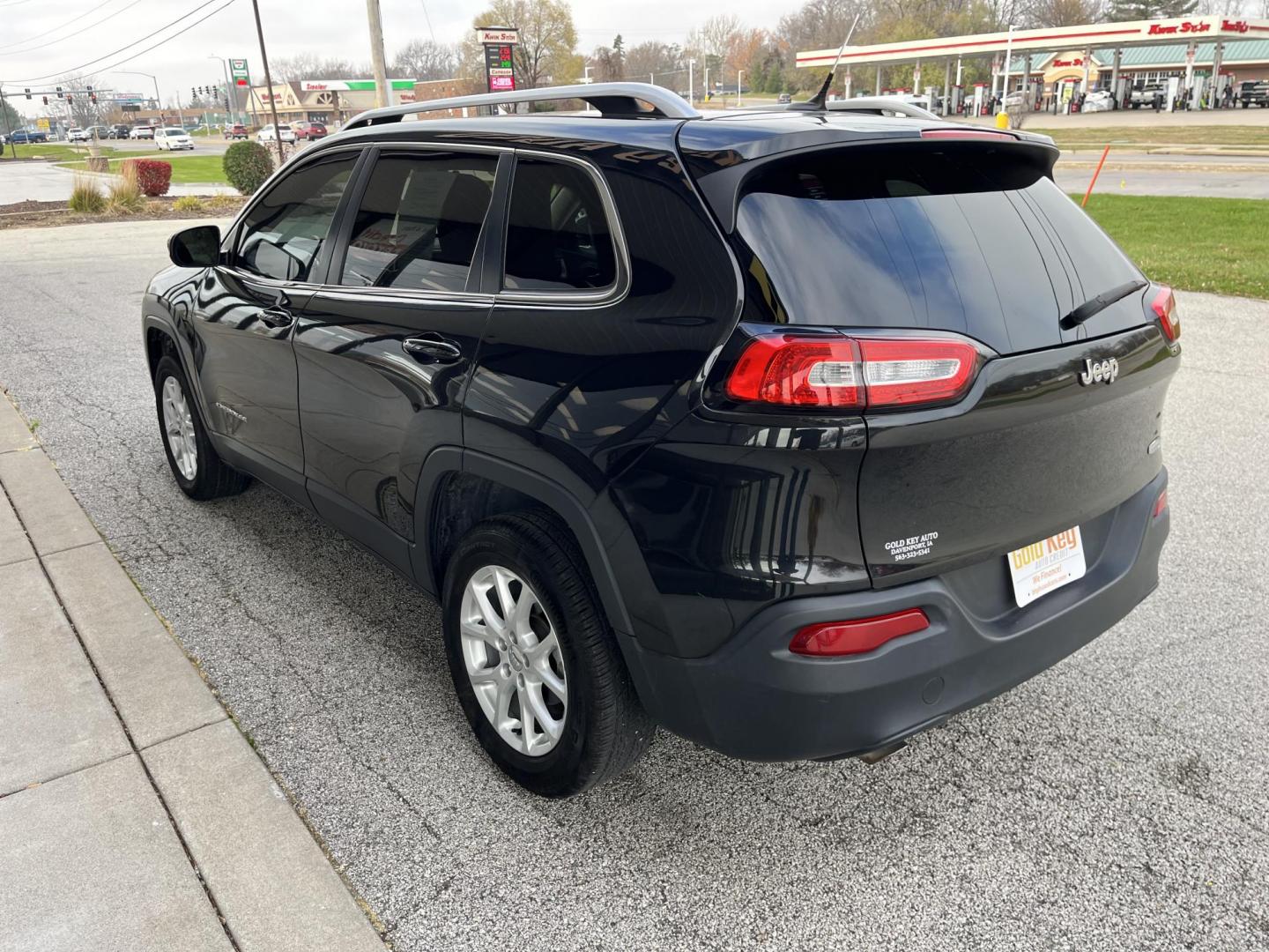 2014 Black Jeep Cherokee Latitude FWD (1C4PJLCB1EW) with an 2.4L L4 DOHC 16V engine, 9-Speed Automatic transmission, located at 1633 W Kimberly, Davenport, IA, 52806, (563) 323-5341, 41.559456, -90.598732 - Photo#3