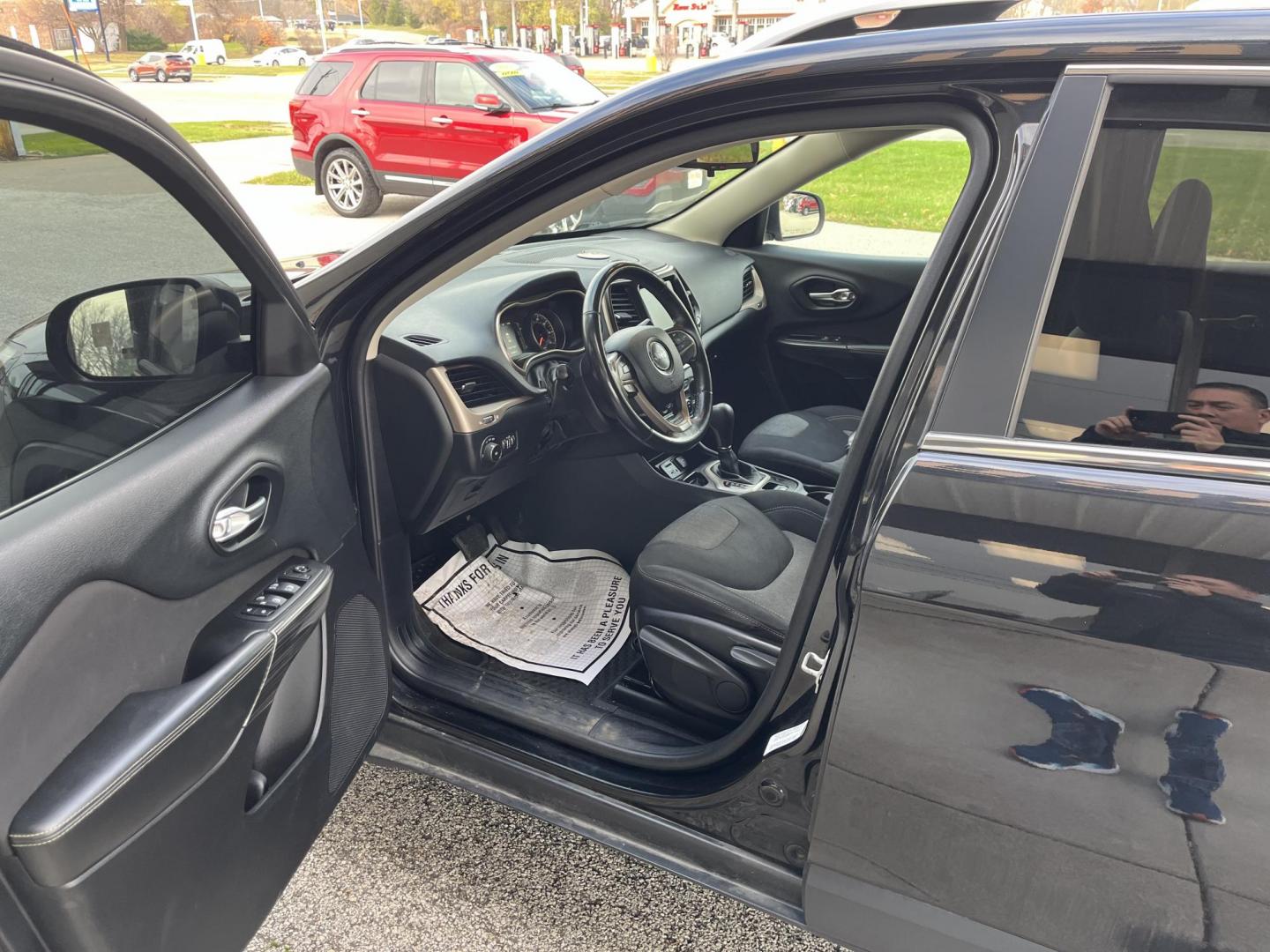 2014 Black Jeep Cherokee Latitude FWD (1C4PJLCB1EW) with an 2.4L L4 DOHC 16V engine, 9-Speed Automatic transmission, located at 1633 W Kimberly, Davenport, IA, 52806, (563) 323-5341, 41.559456, -90.598732 - Photo#8