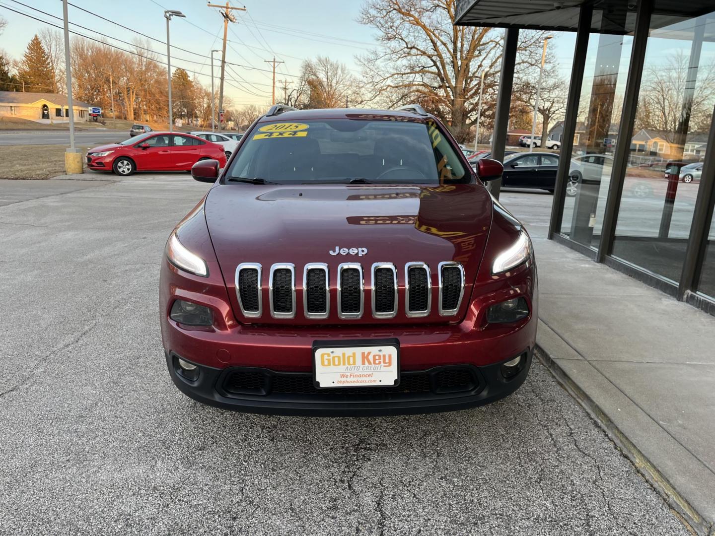 2015 Jeep Cherokee Latitude 4WD (1C4PJMCS7FW) with an 3.2L V6 DOHC 24V engine, 9-Speed Automatic transmission, located at 1633 W Kimberly, Davenport, IA, 52806, (563) 323-5341, 41.559456, -90.598732 - Photo#1