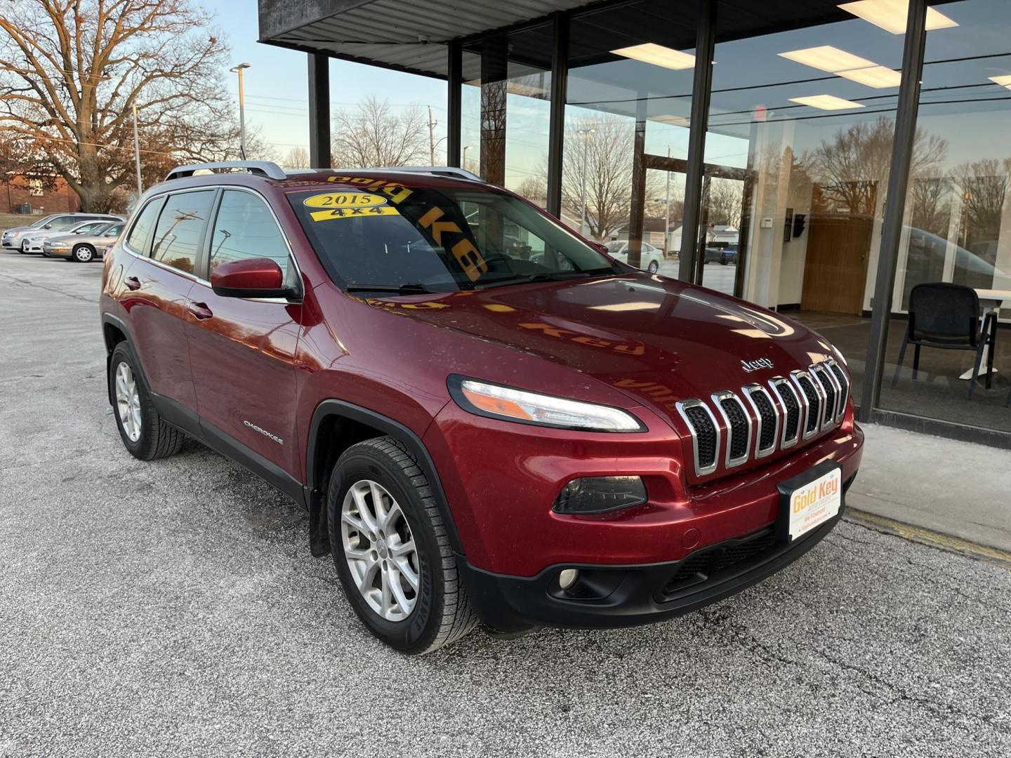 2015 Jeep Cherokee Latitude 4WD (1C4PJMCS7FW) with an 3.2L V6 DOHC 24V engine, 9-Speed Automatic transmission, located at 1633 W Kimberly, Davenport, IA, 52806, (563) 323-5341, 41.559456, -90.598732 - Photo#2