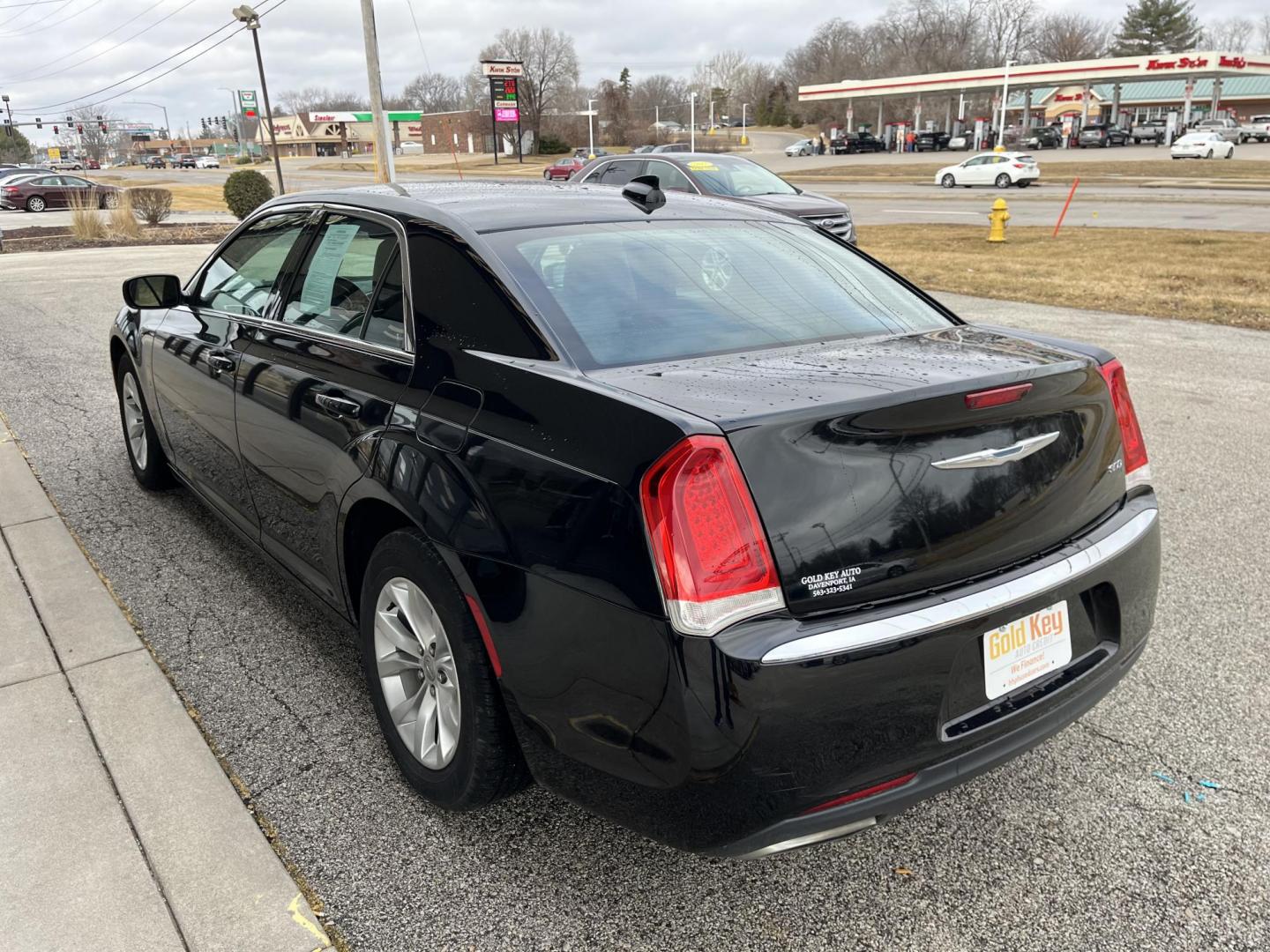 2015 Black Chrysler 300 LTD Limited (2C3CCAAG6FH) , Auto transmission, located at 1633 W Kimberly, Davenport, IA, 52806, (563) 323-5341, 41.559456, -90.598732 - Photo#3