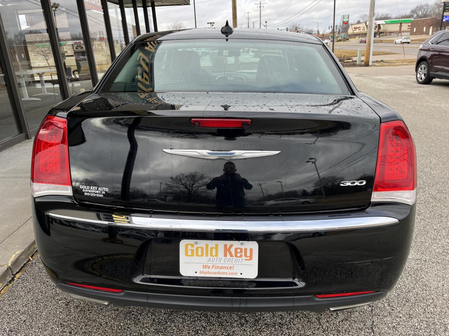 2015 Black Chrysler 300 LTD Limited (2C3CCAAG6FH) , Auto transmission, located at 1633 W Kimberly, Davenport, IA, 52806, (563) 323-5341, 41.559456, -90.598732 - Photo#4